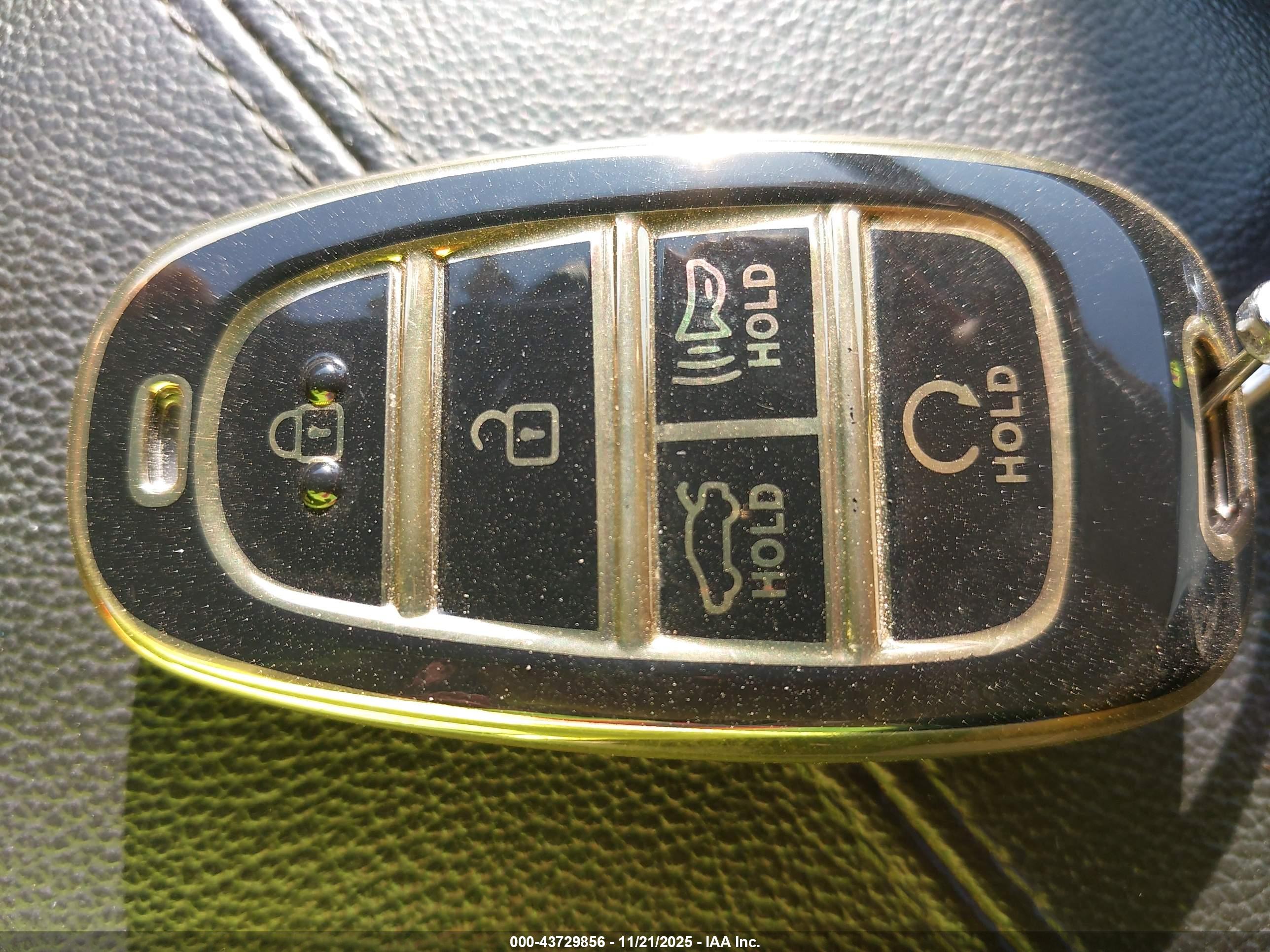 HYUNDAI SANTA image 11