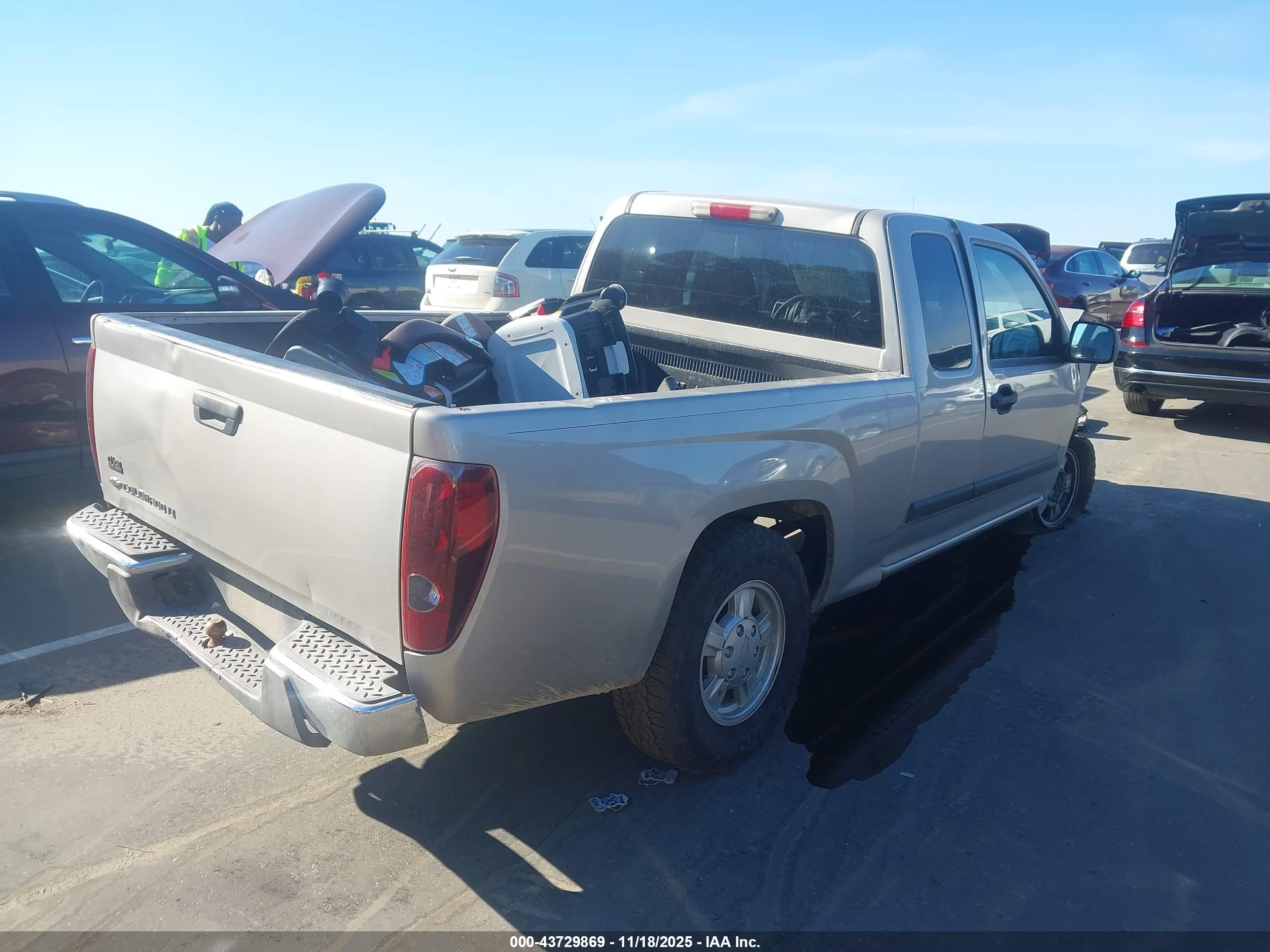 CHEVROLET COLORADO image 4
