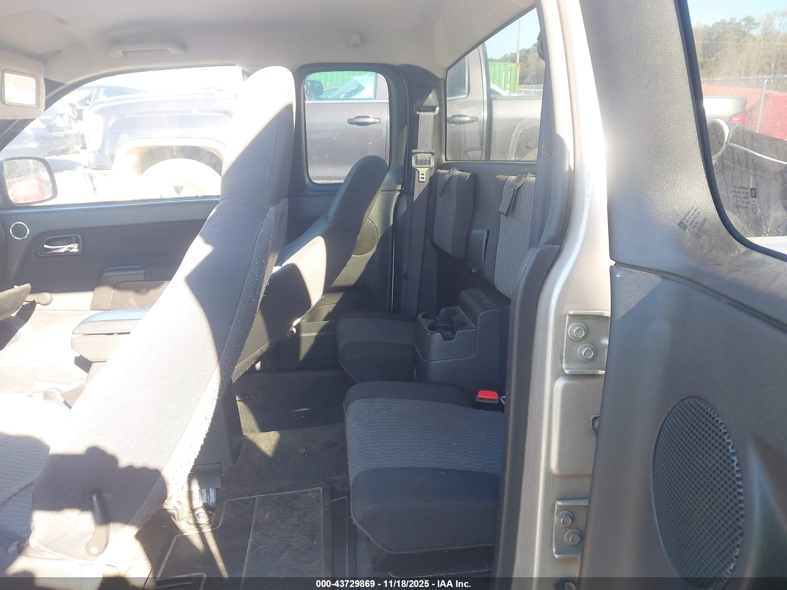 CHEVROLET COLORADO image 8
