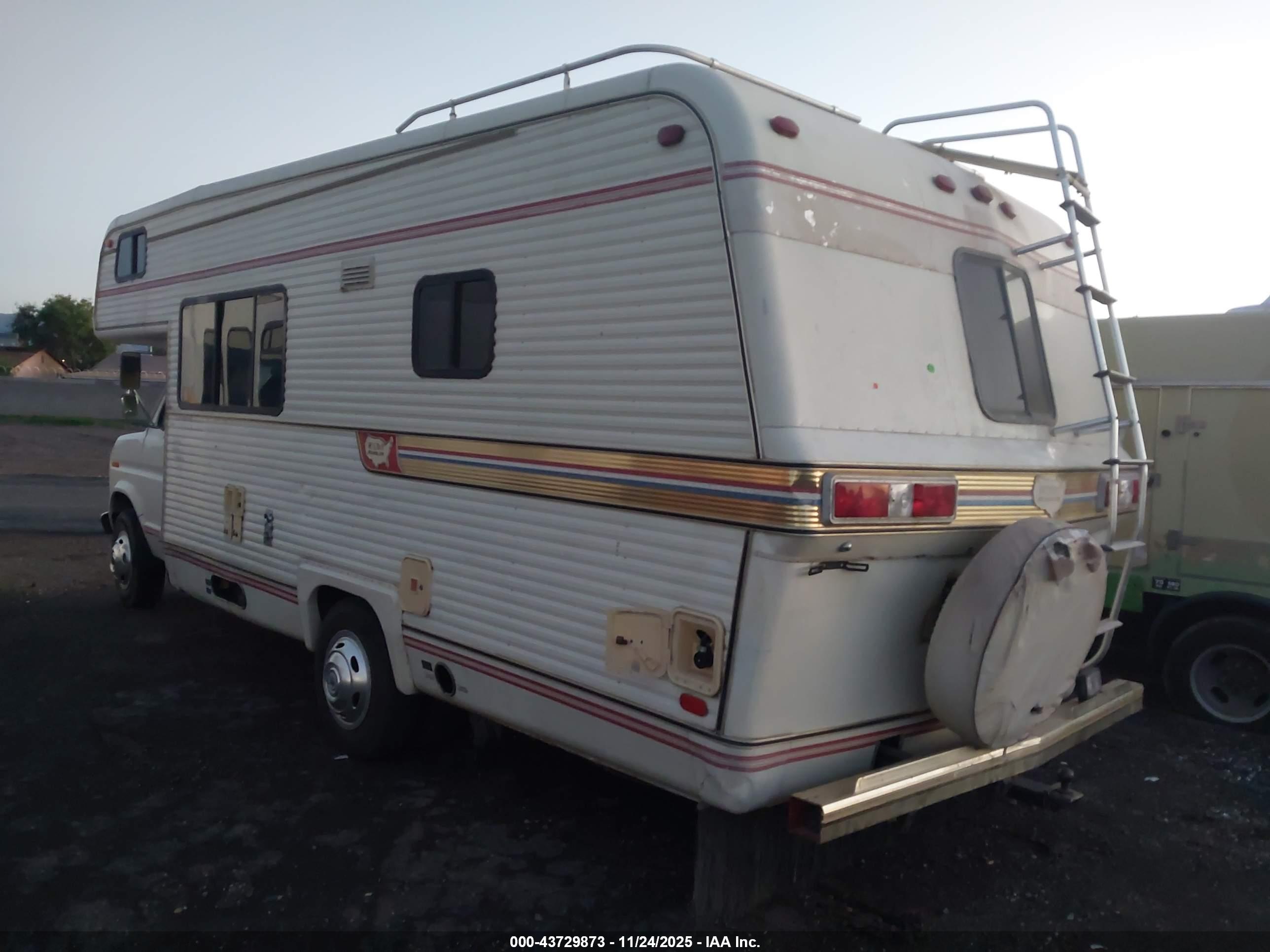 HOLIDAY RAMBLER image 3