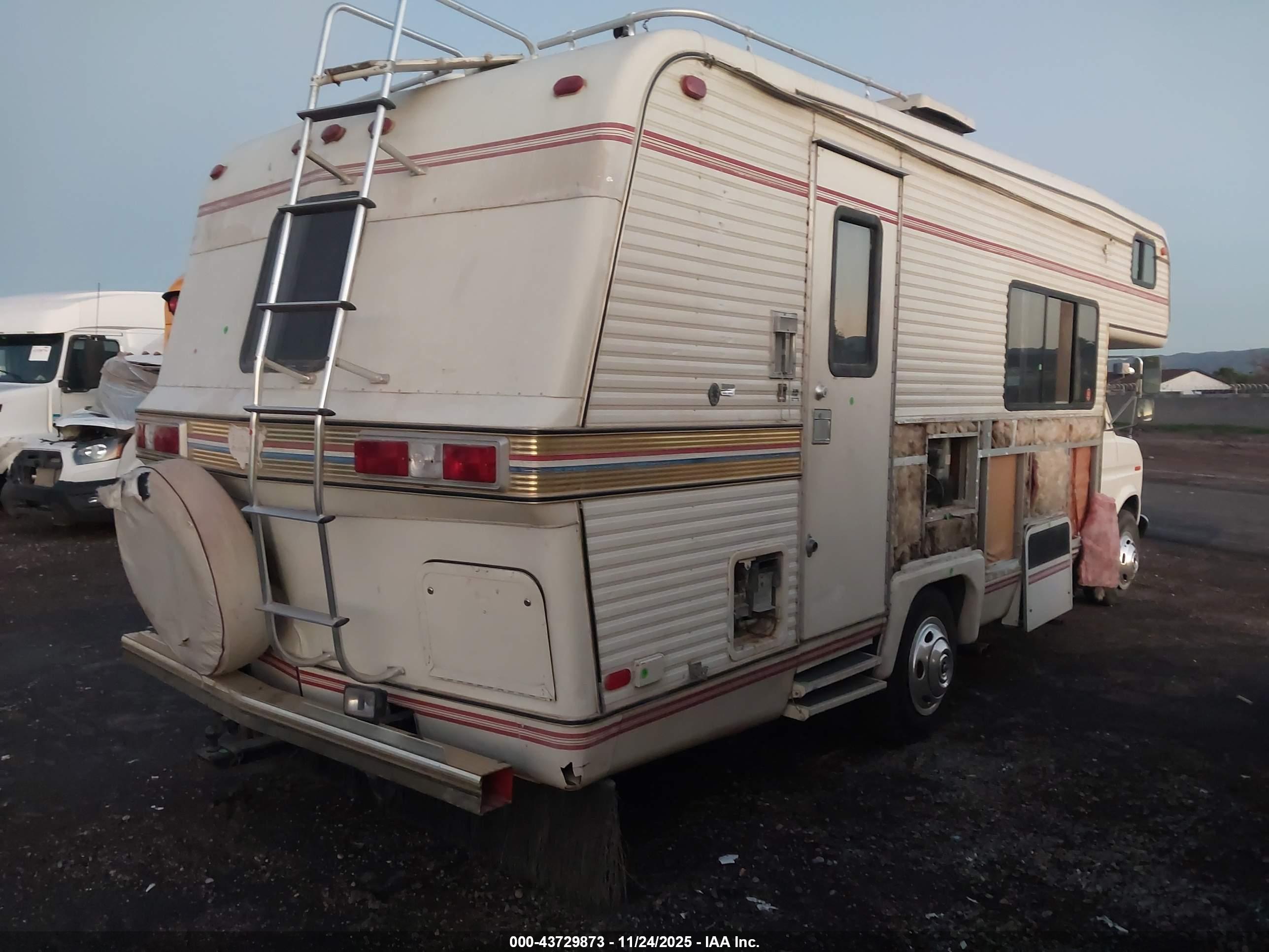 HOLIDAY RAMBLER image 4