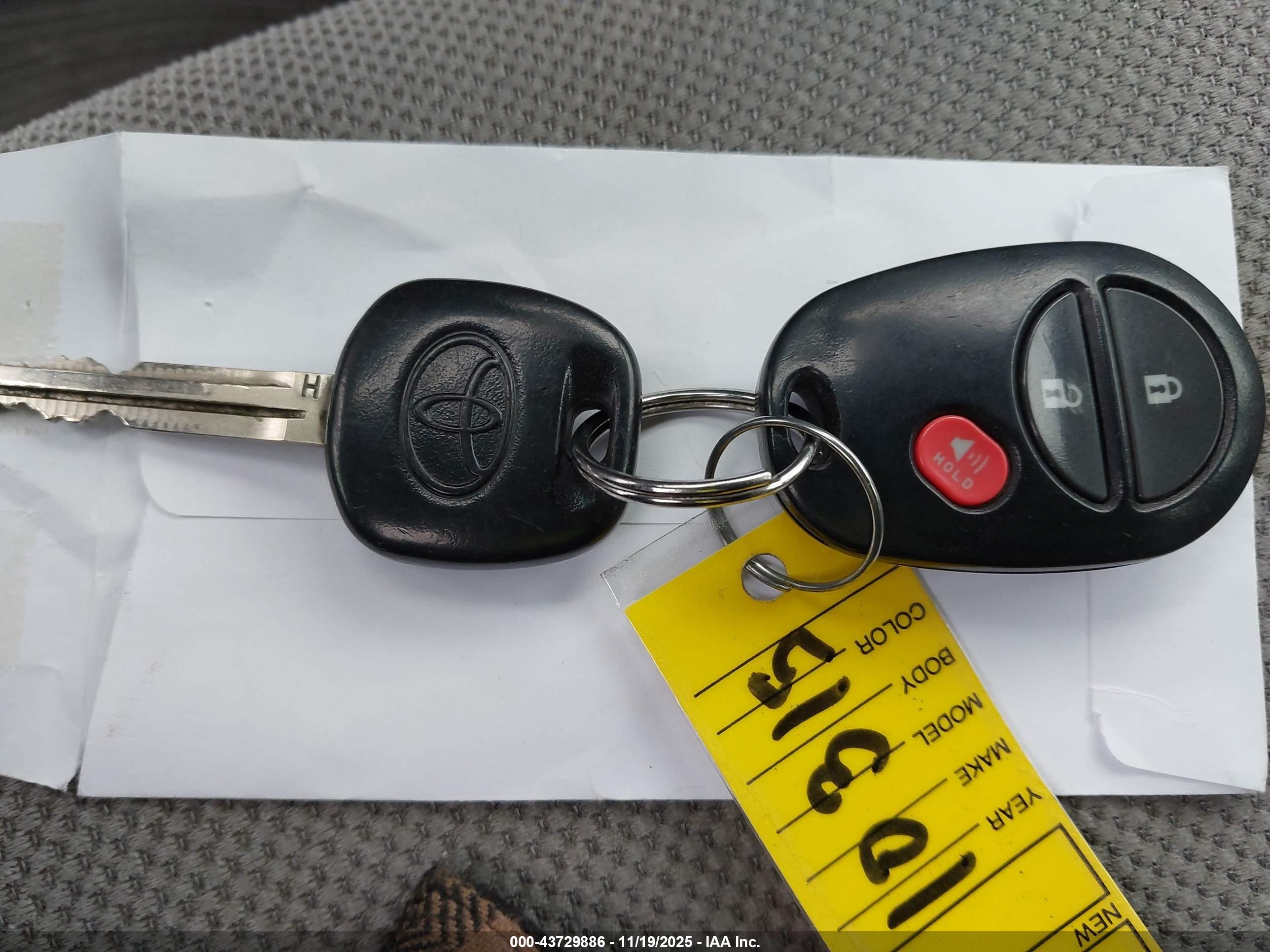 TOYOTA SIENNA image 11