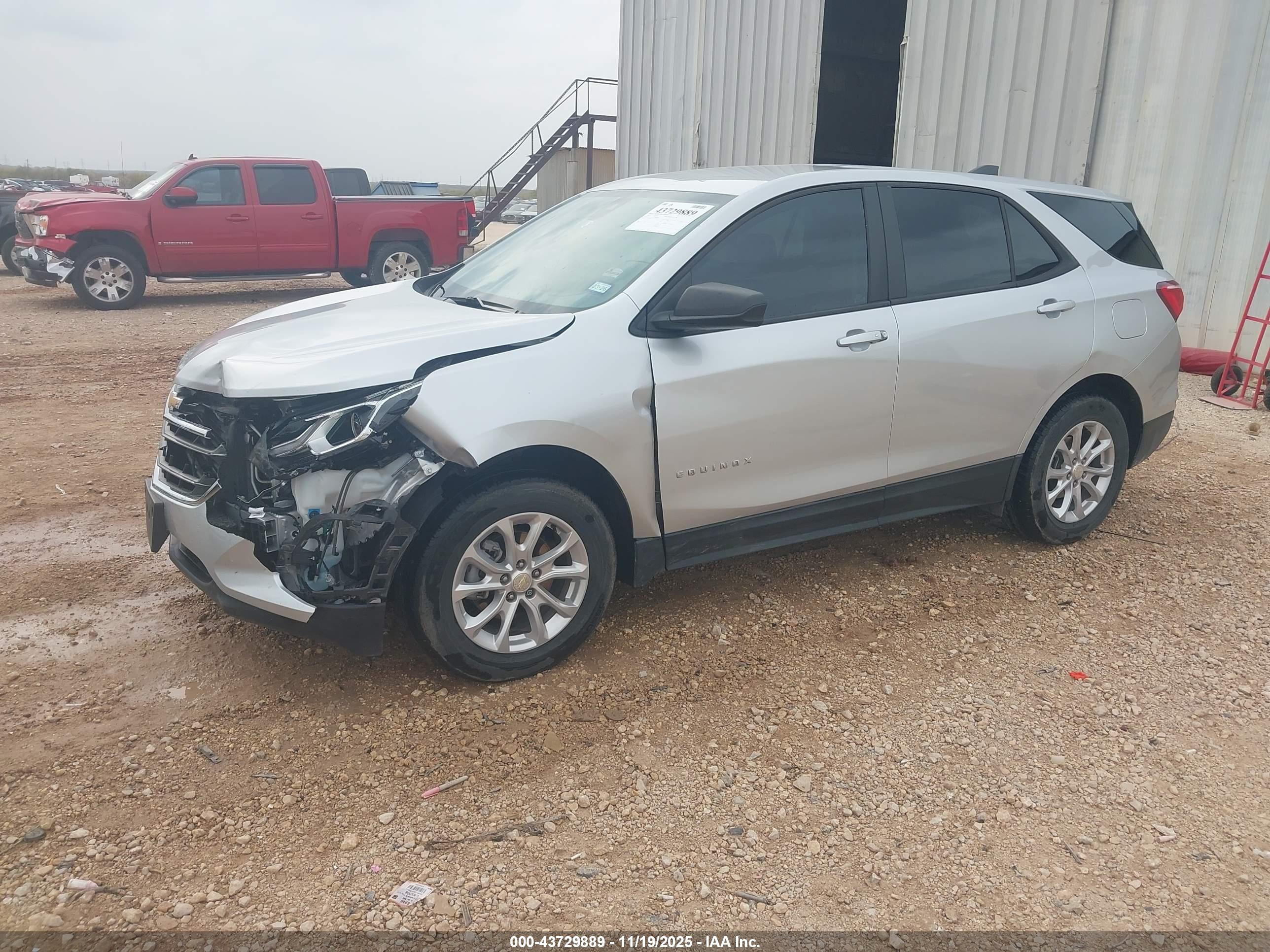 CHEVROLET EQUINOX image 2