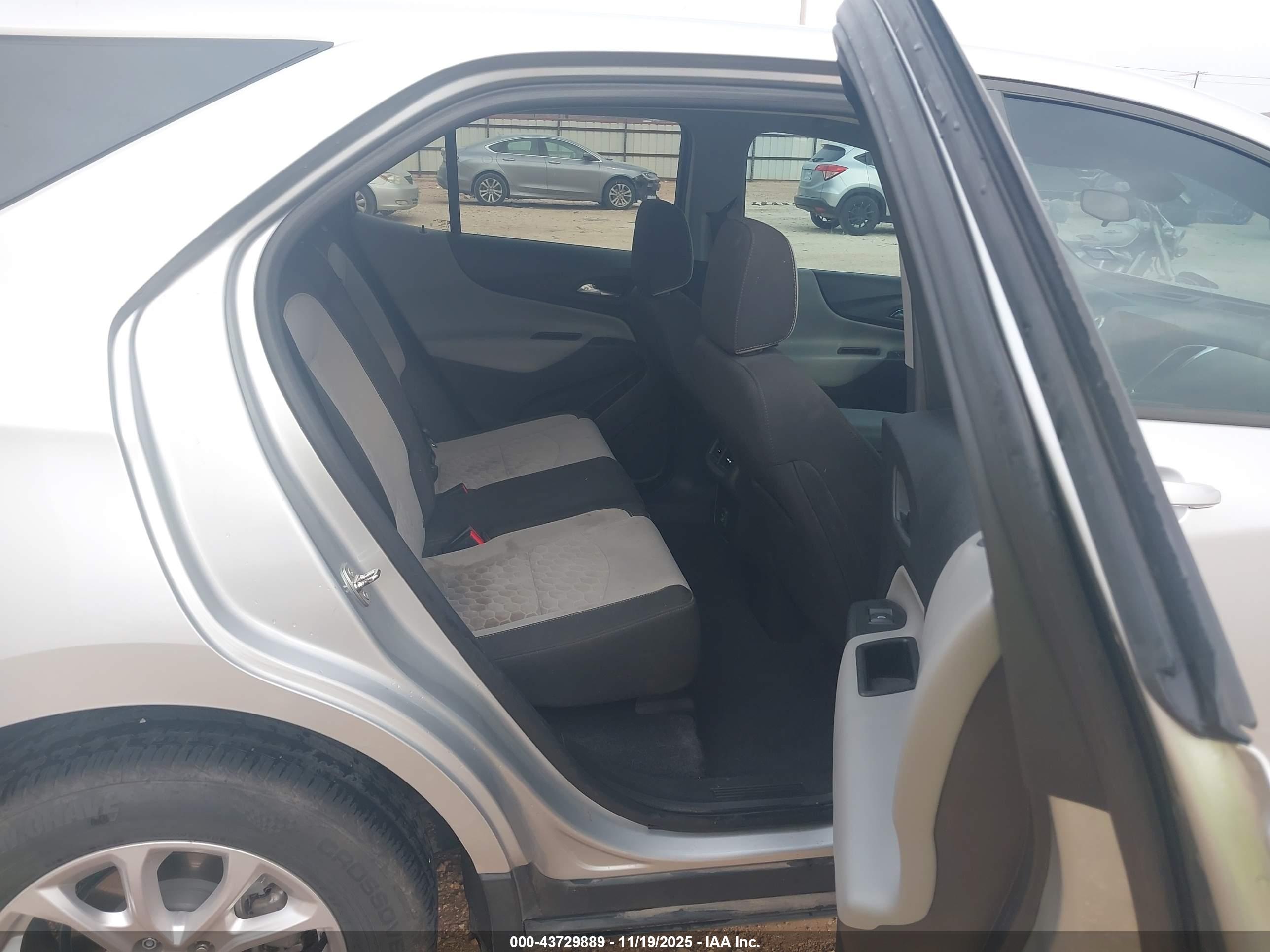 CHEVROLET EQUINOX image 8