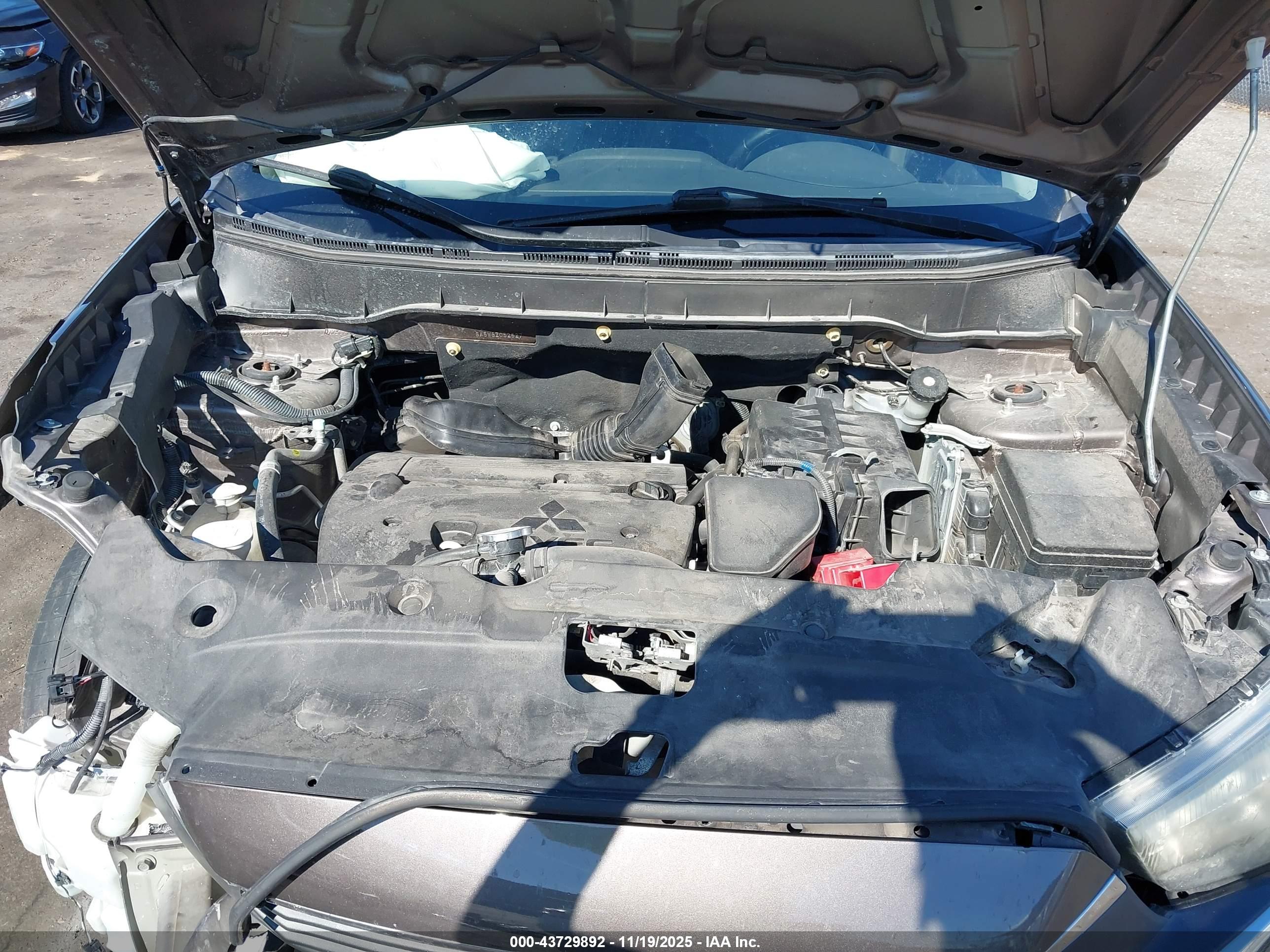 MITSUBISHI OUTLANDER image 10