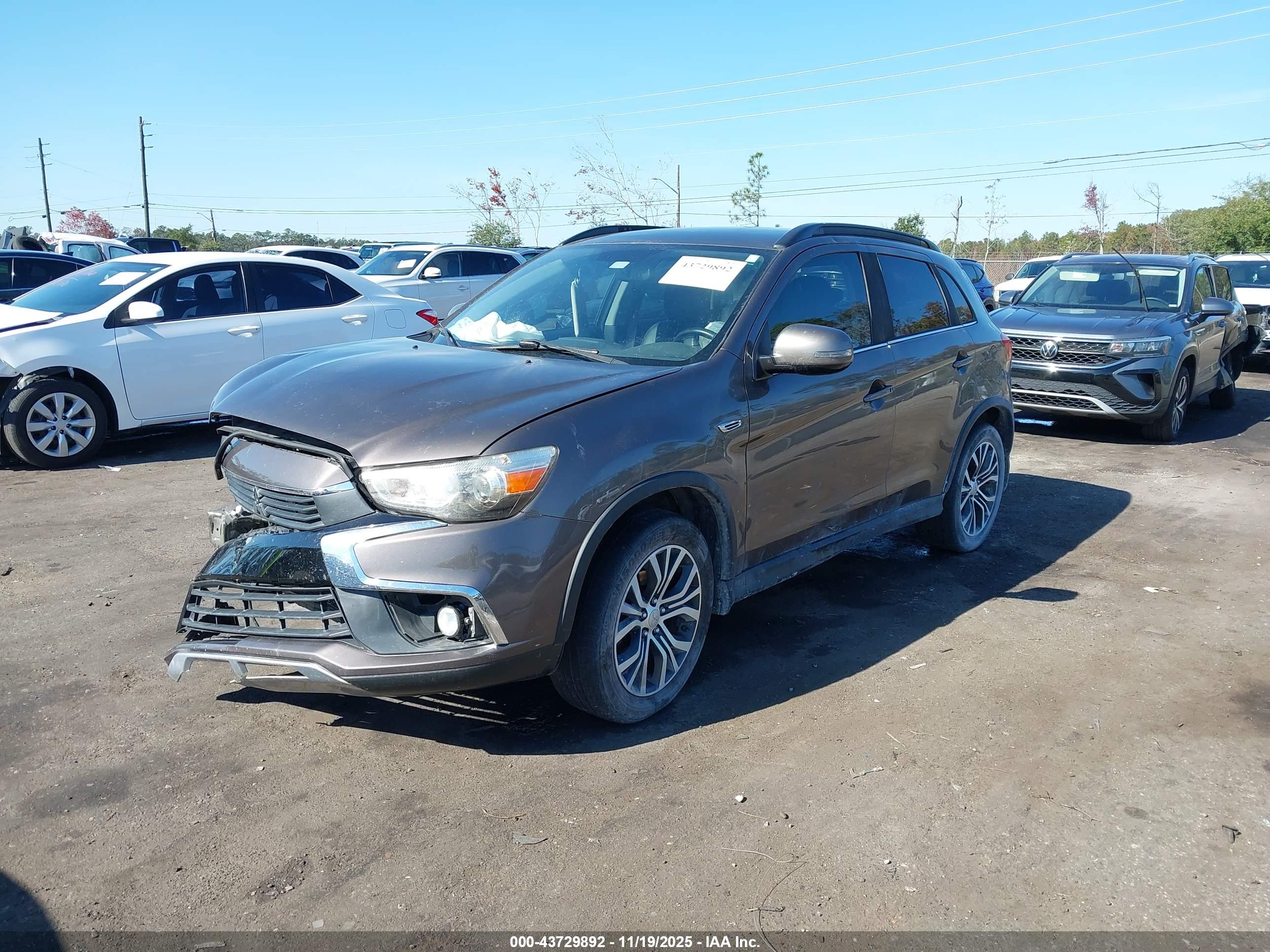 MITSUBISHI OUTLANDER image 2