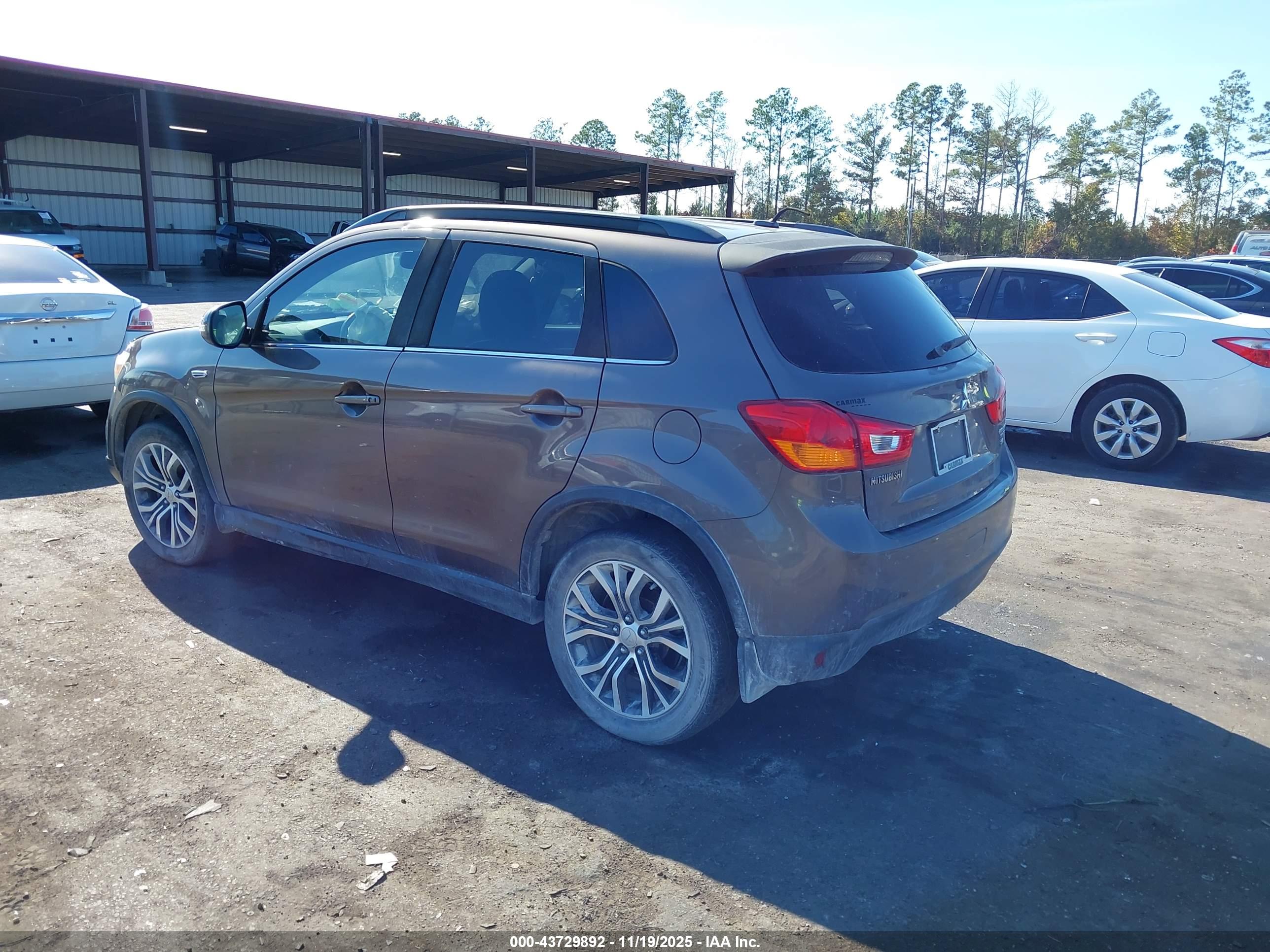 MITSUBISHI OUTLANDER image 3