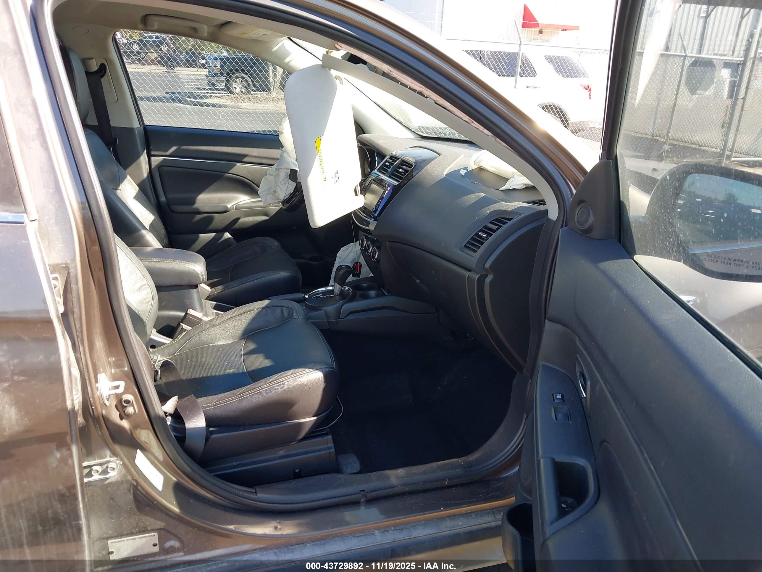 MITSUBISHI OUTLANDER image 5