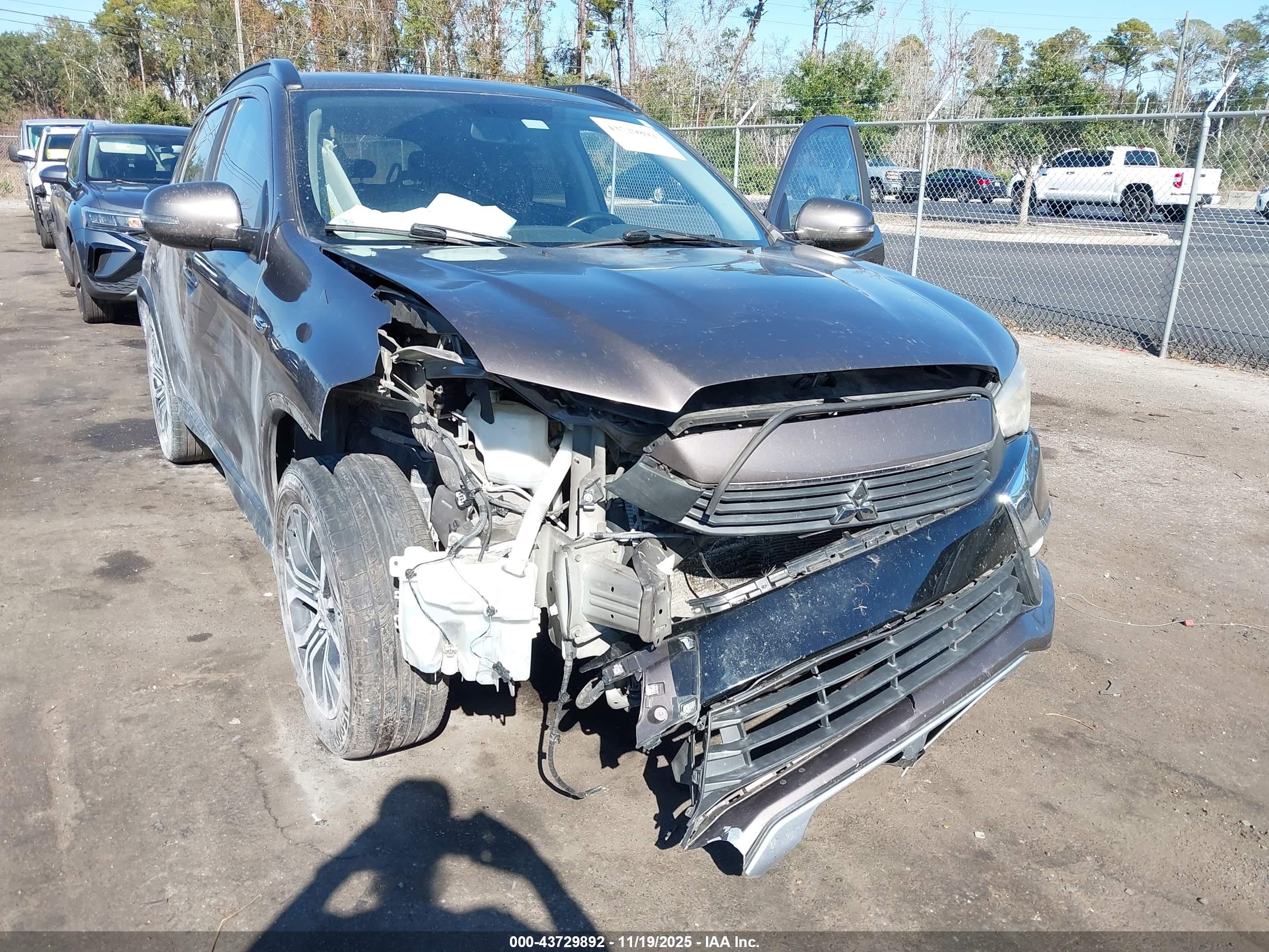 MITSUBISHI OUTLANDER image 6