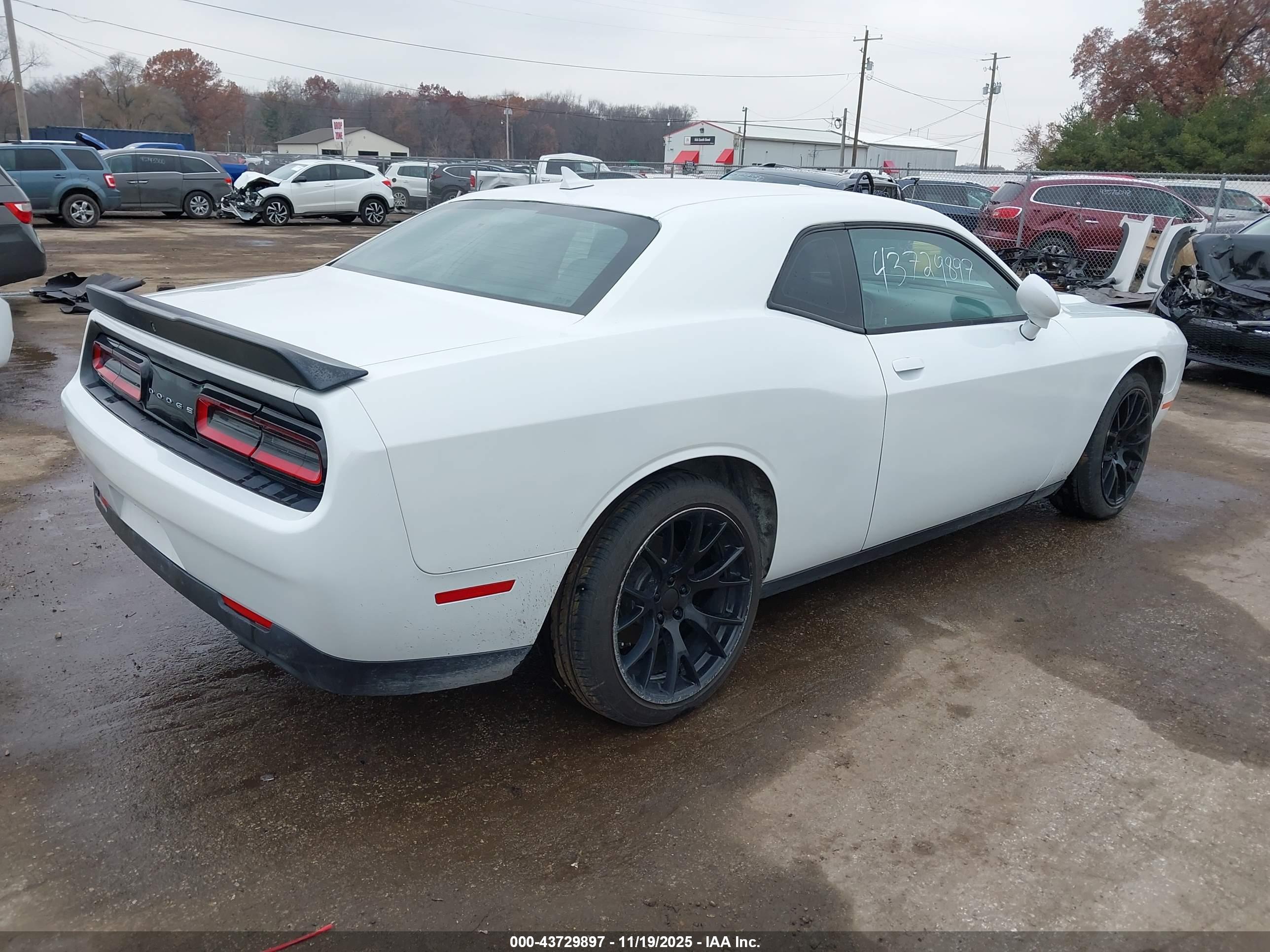 DODGE CHALLENGER image 4
