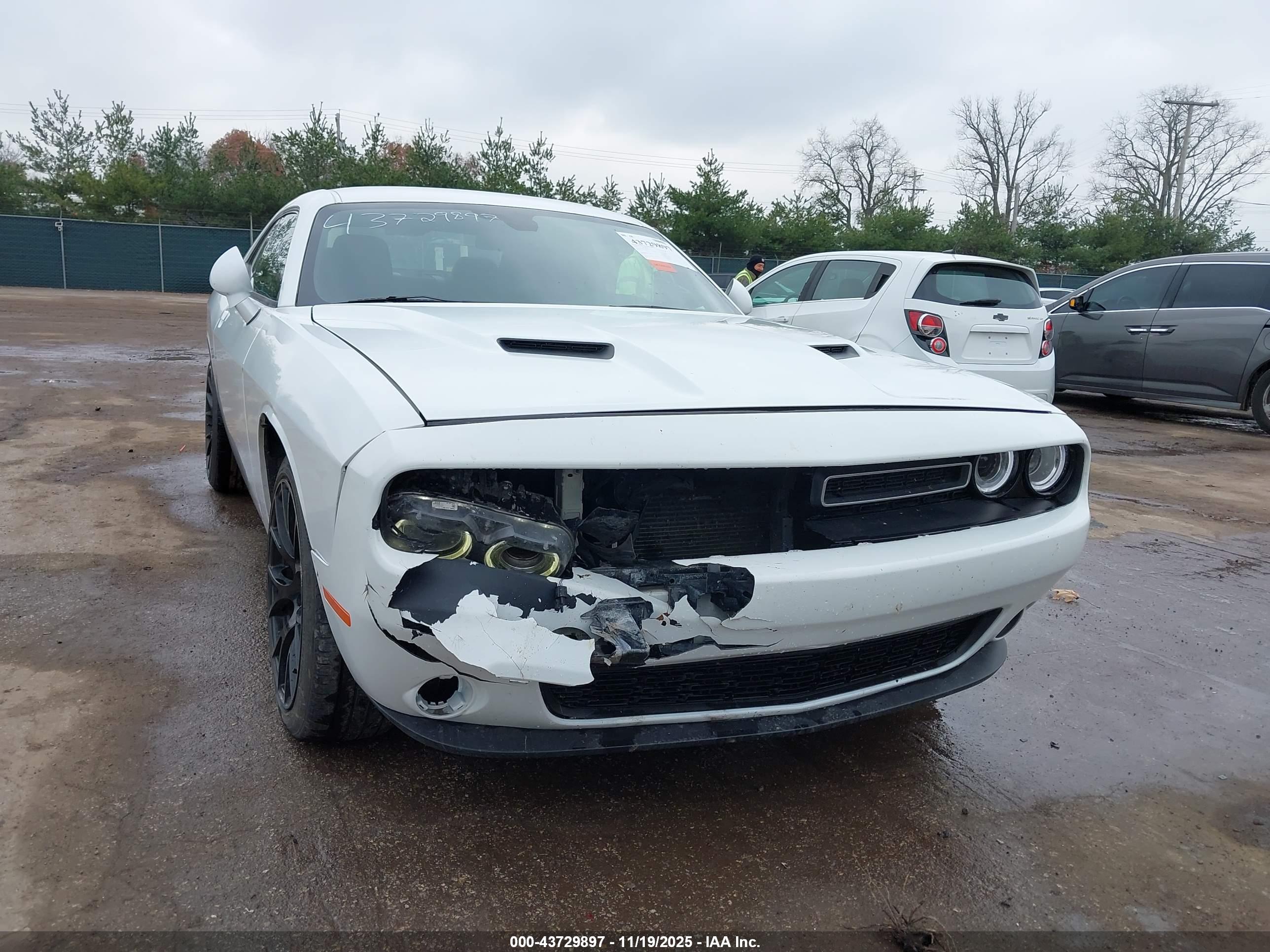 DODGE CHALLENGER image 6