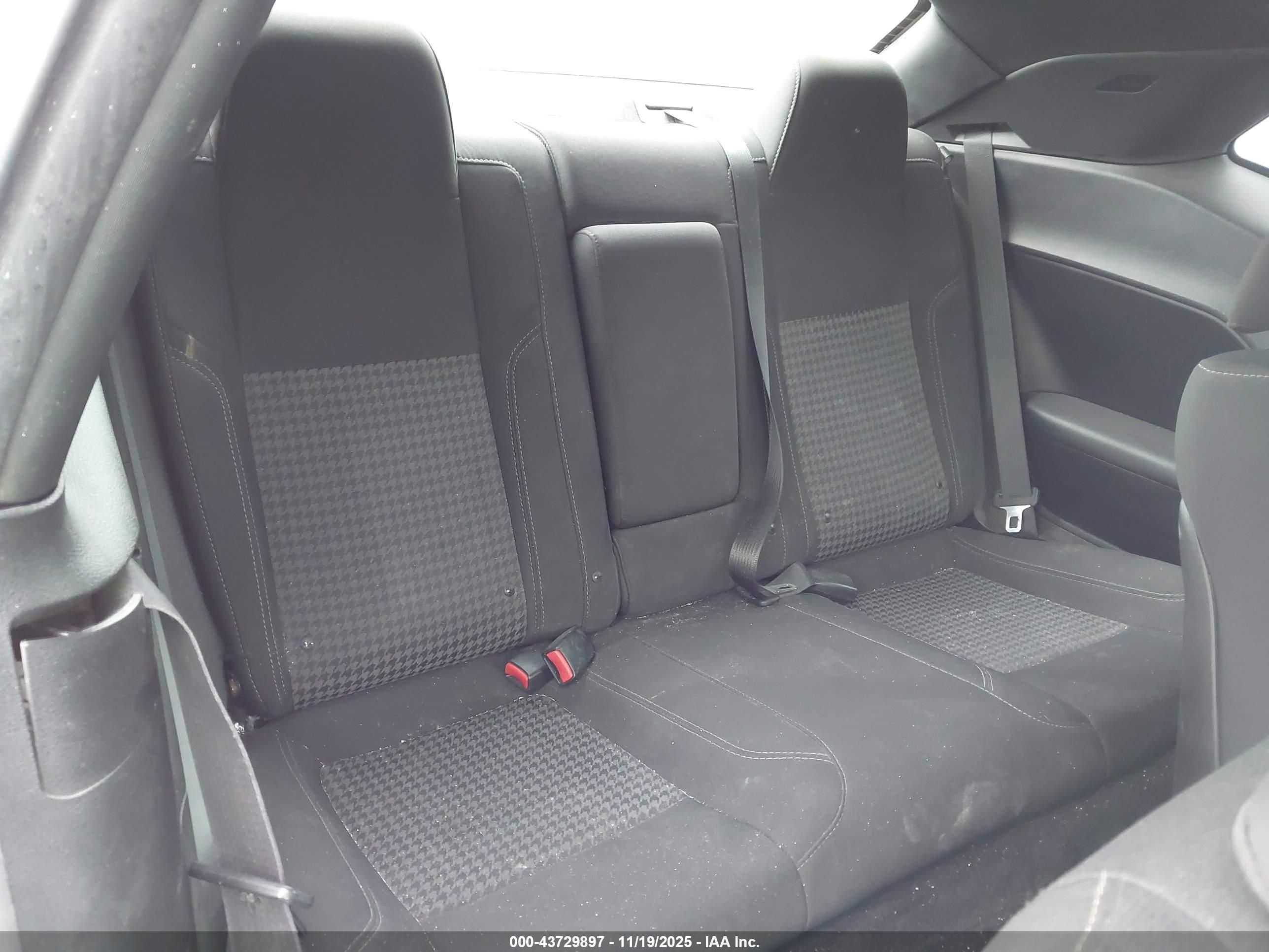 DODGE CHALLENGER image 8