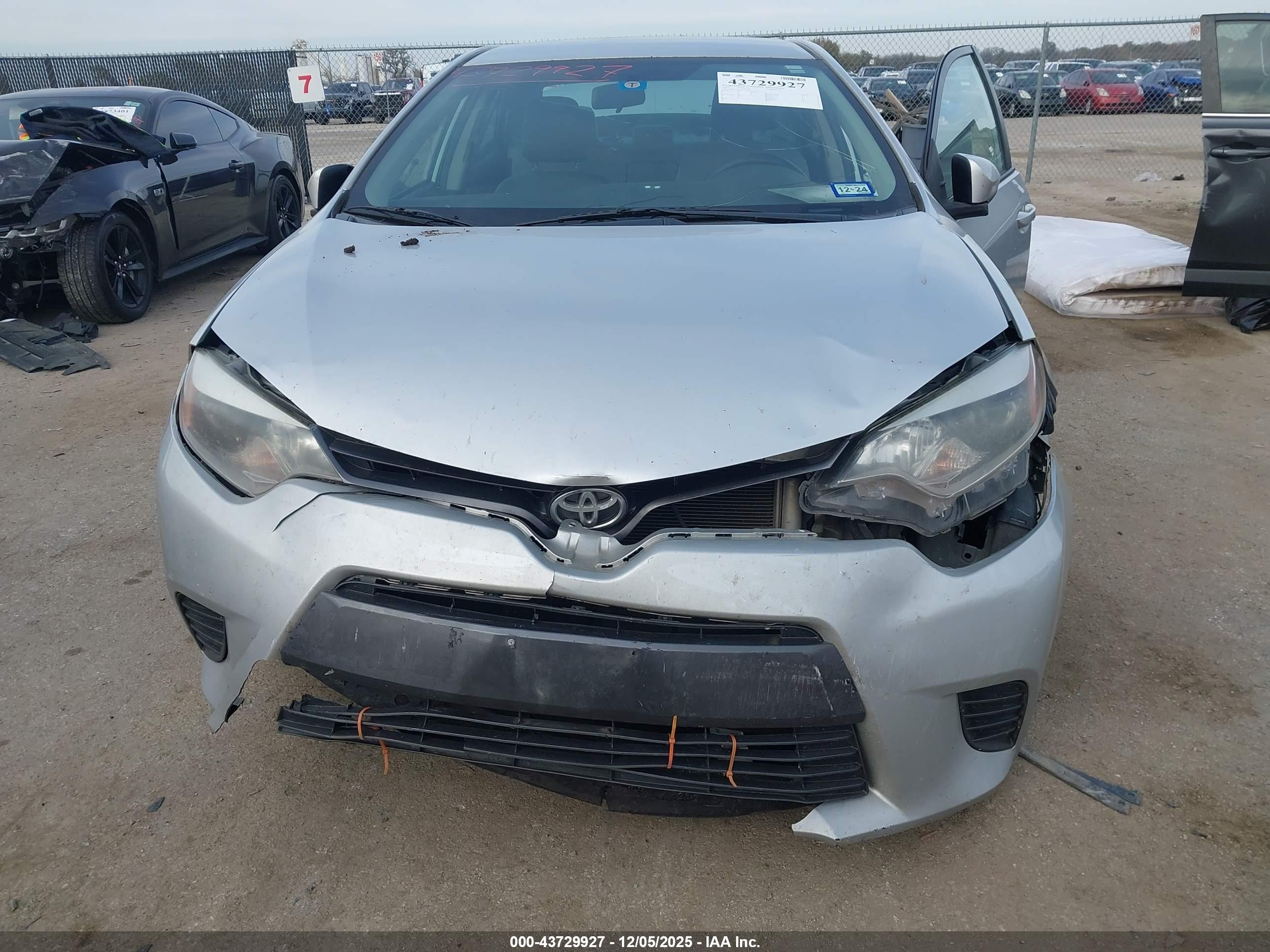 TOYOTA COROLLA image 6