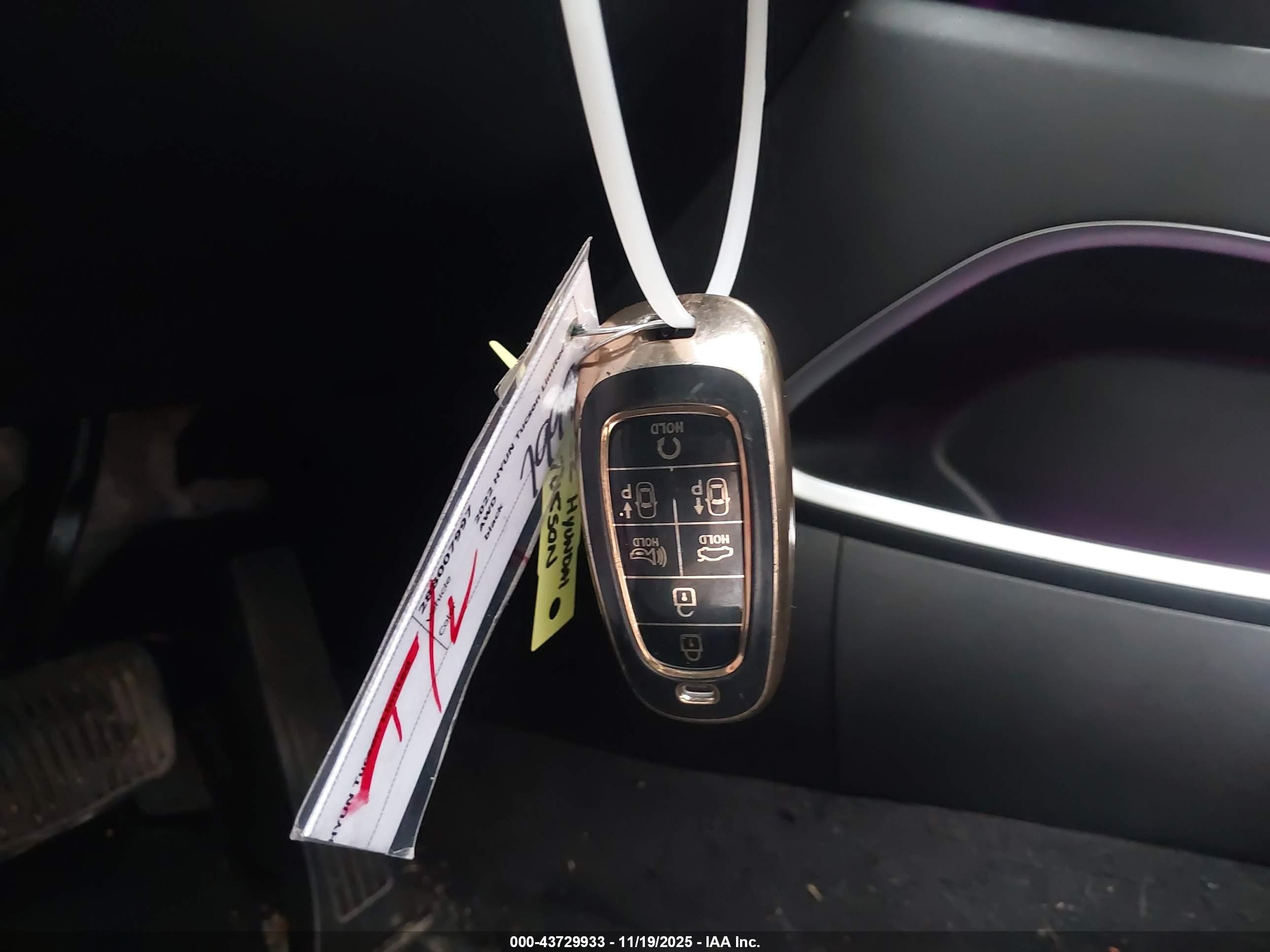 HYUNDAI TUCSON image 11