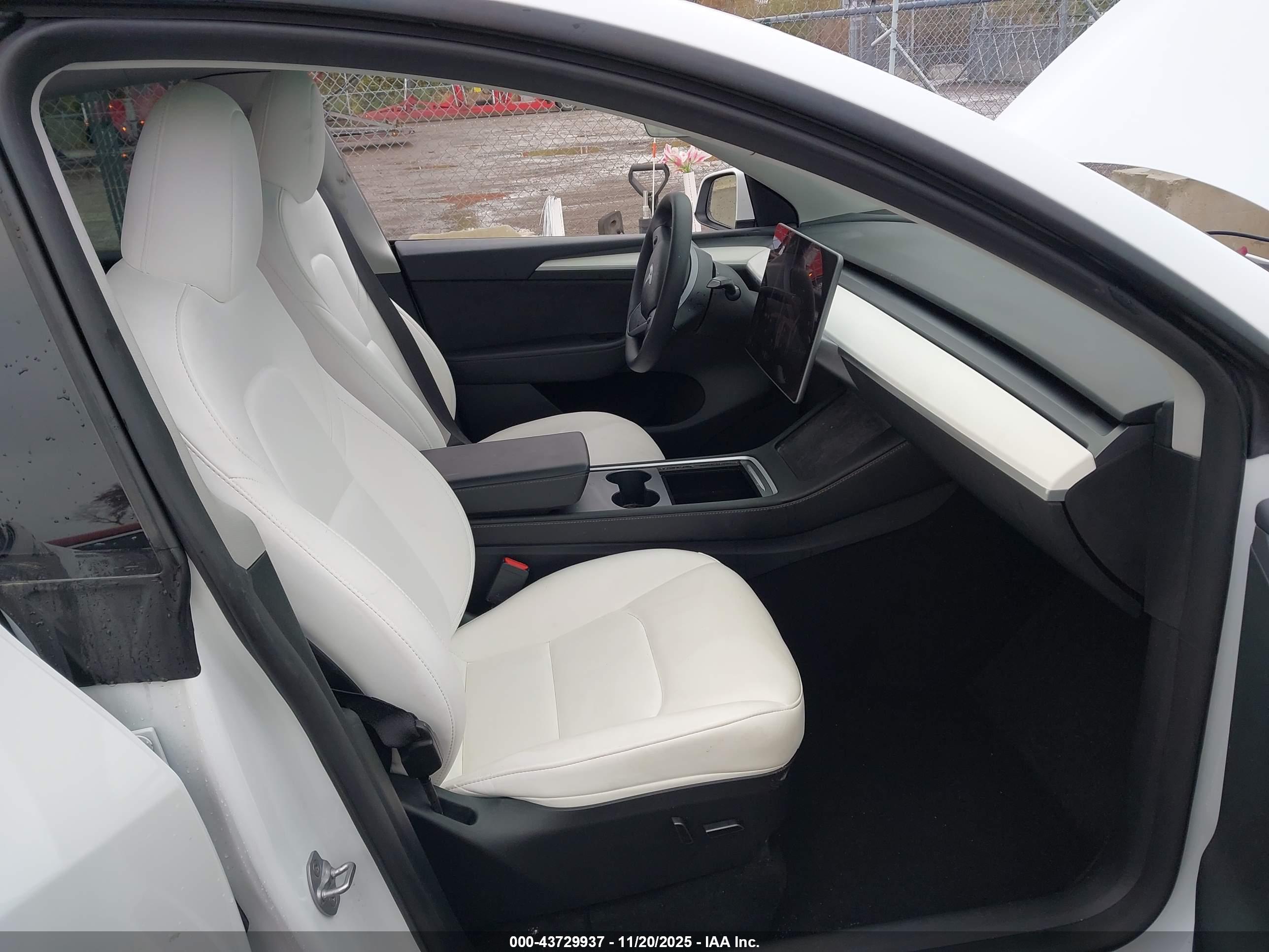 TESLA MODEL image 5