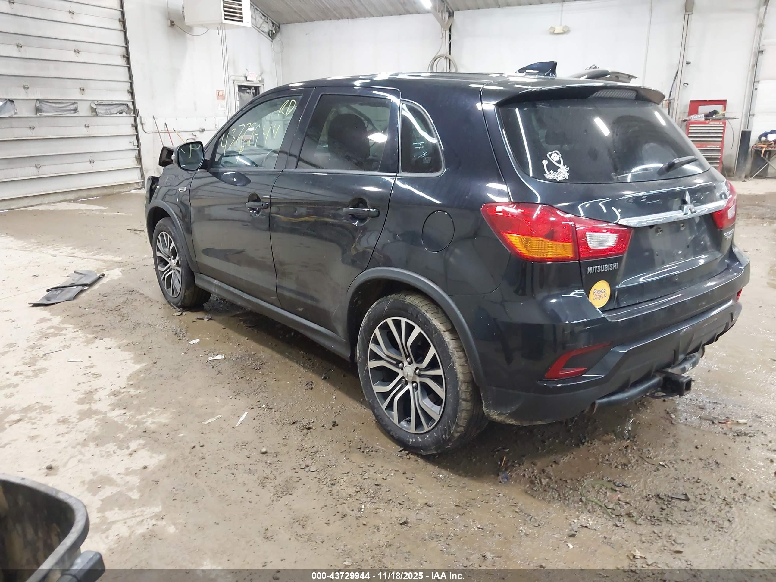 MITSUBISHI OUTLANDER image 3