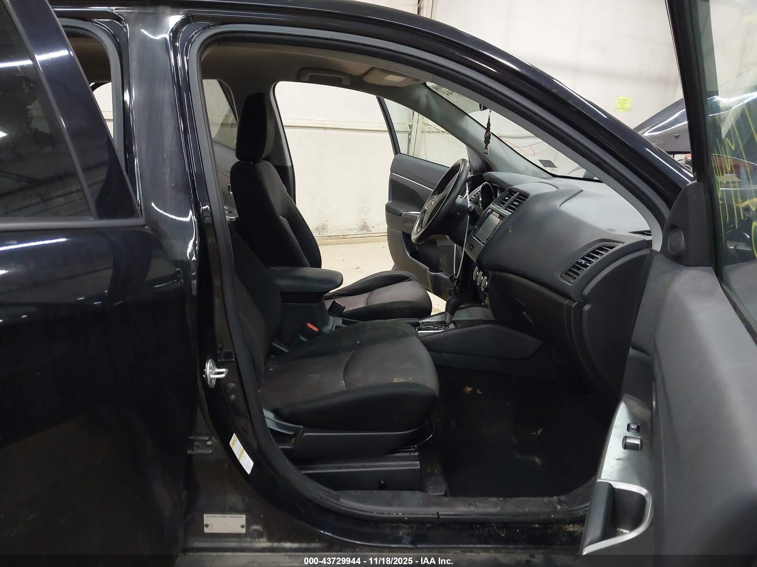 MITSUBISHI OUTLANDER image 5