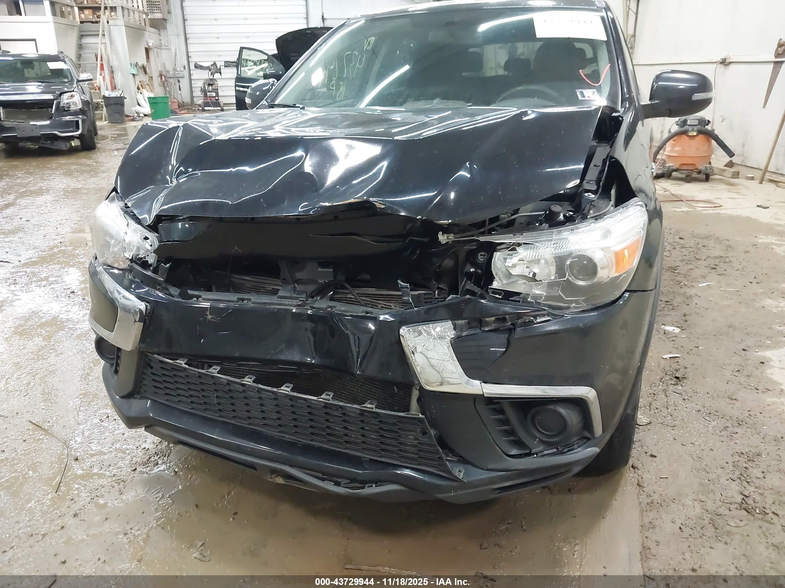 MITSUBISHI OUTLANDER image 6