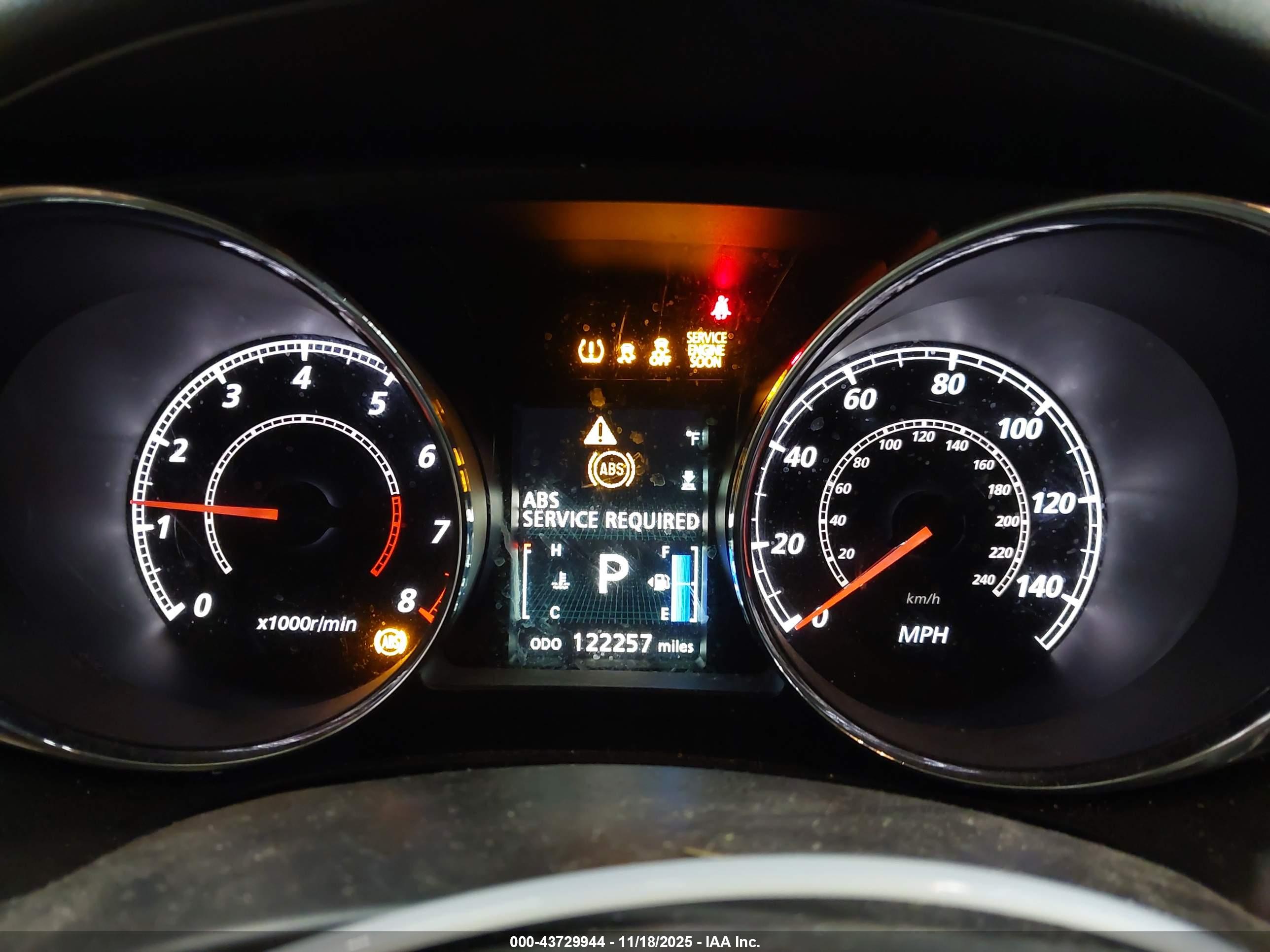 MITSUBISHI OUTLANDER image 7