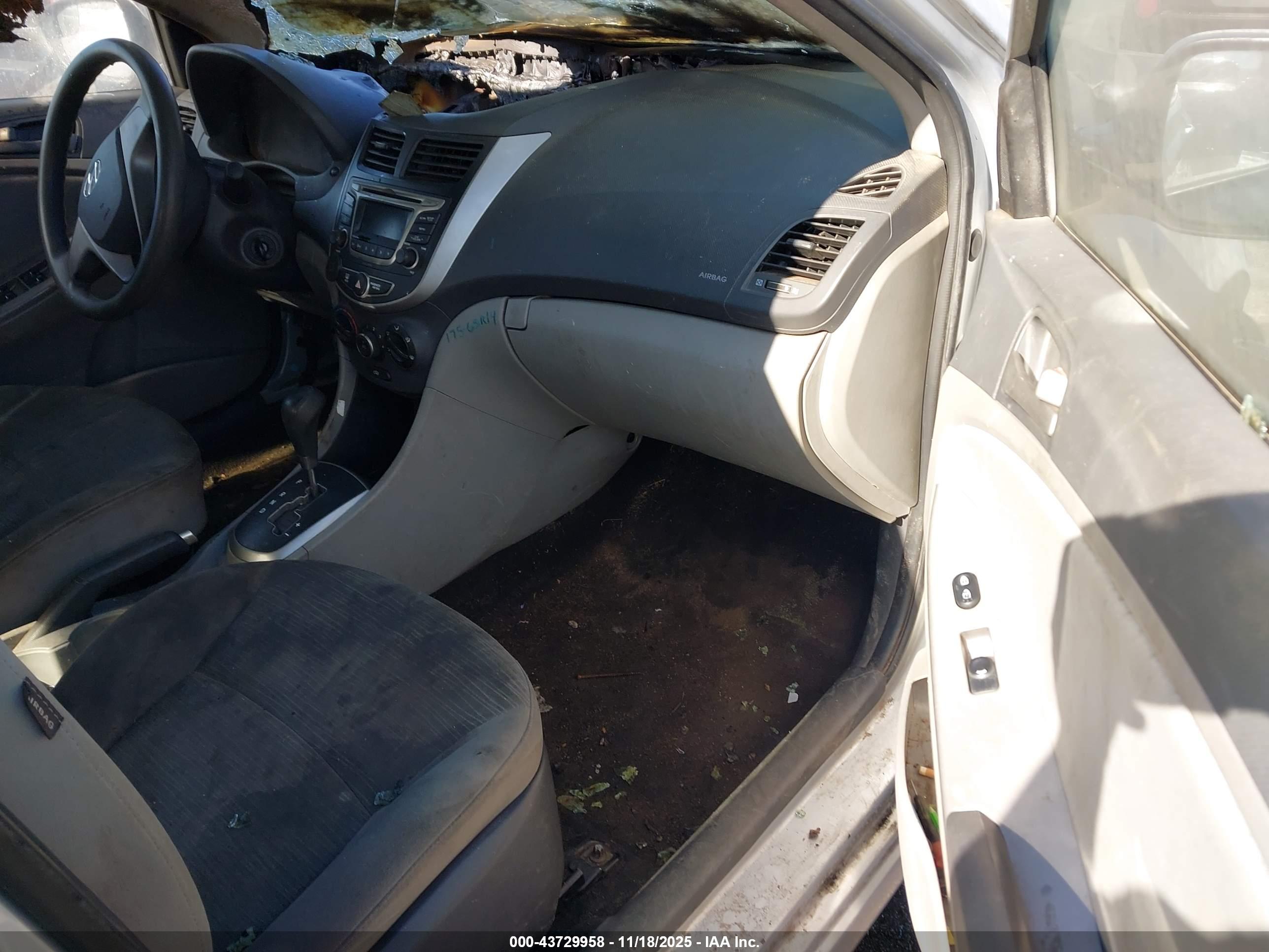 HYUNDAI ACCENT image 5