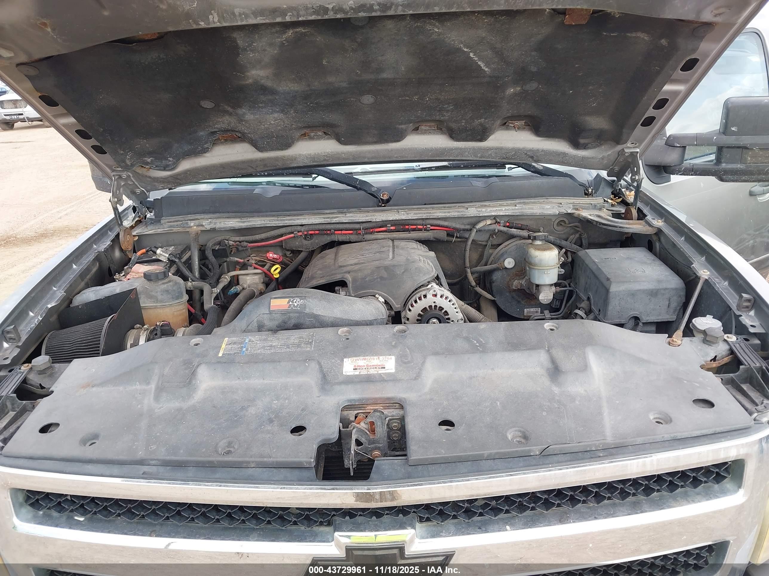 CHEVROLET SILVERADO image 10