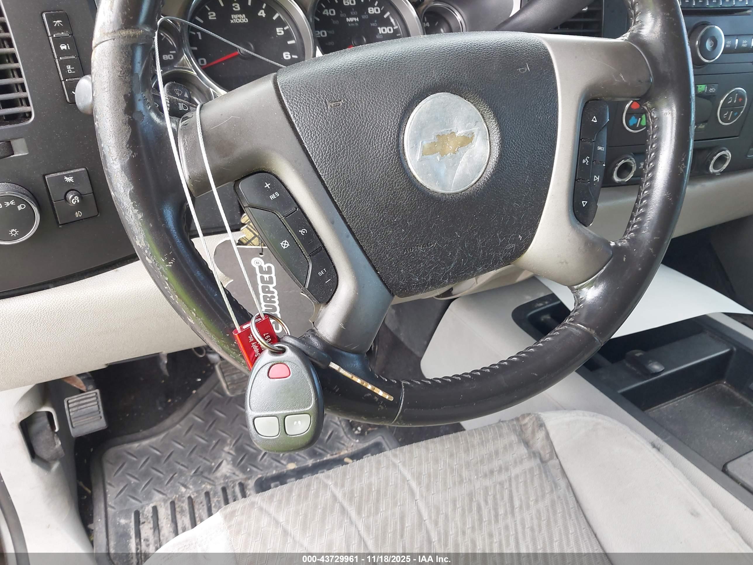 CHEVROLET SILVERADO image 11