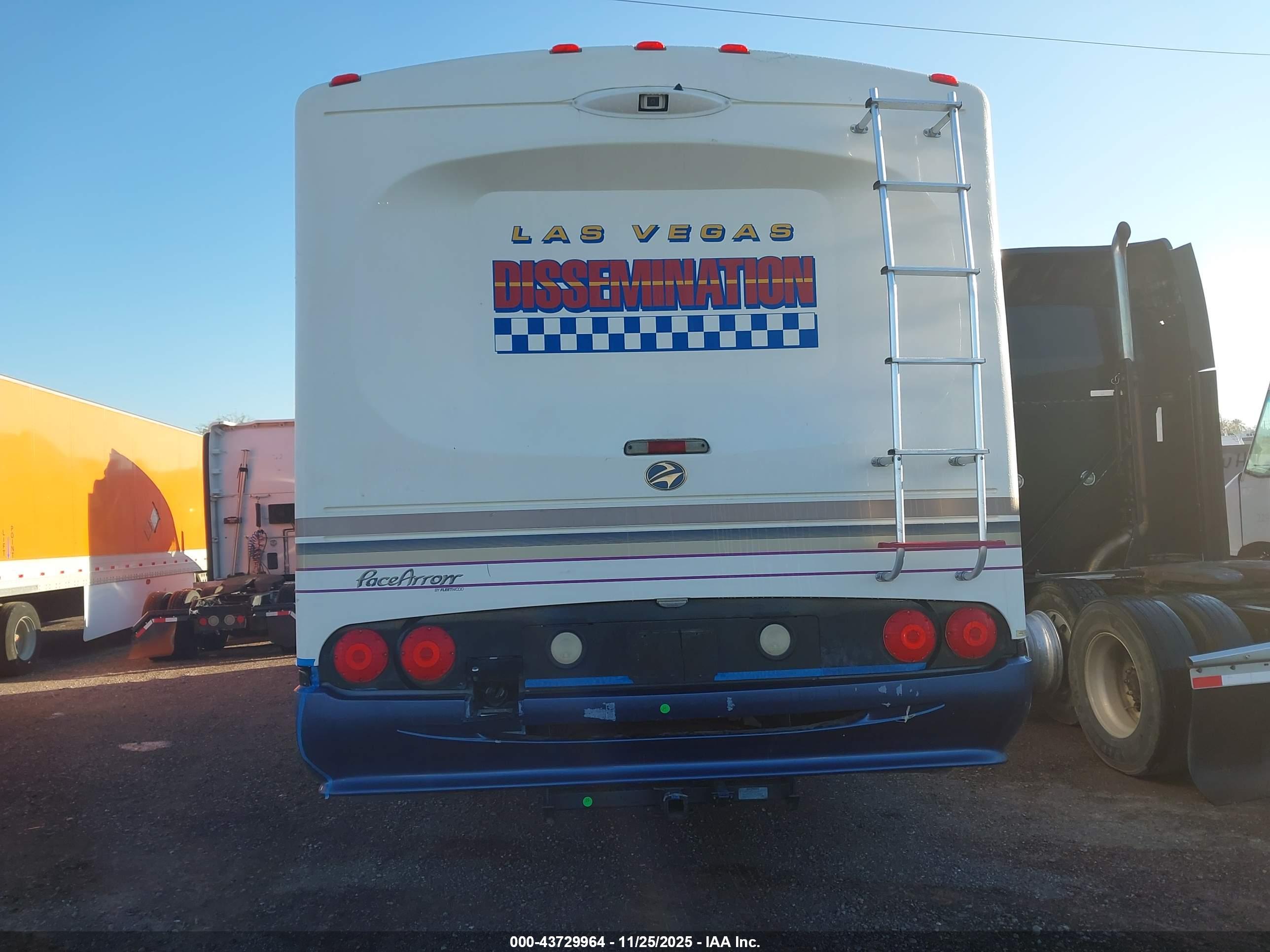 CHEVROLET P30 image 7