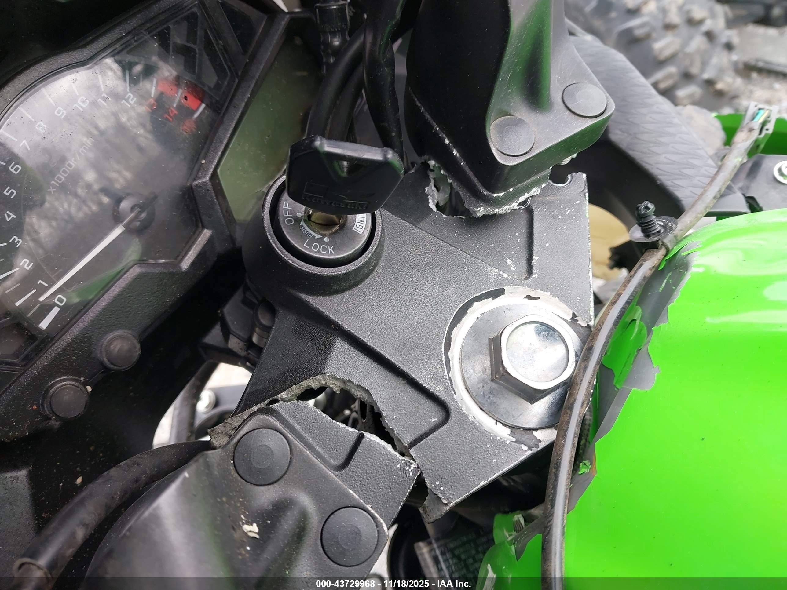 KAWASAKI EX300 image 11