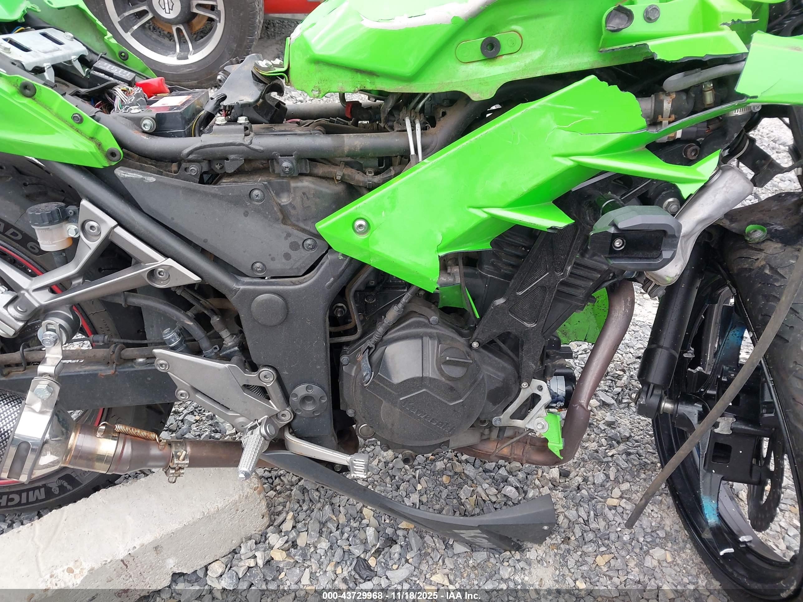 KAWASAKI EX300 image 8