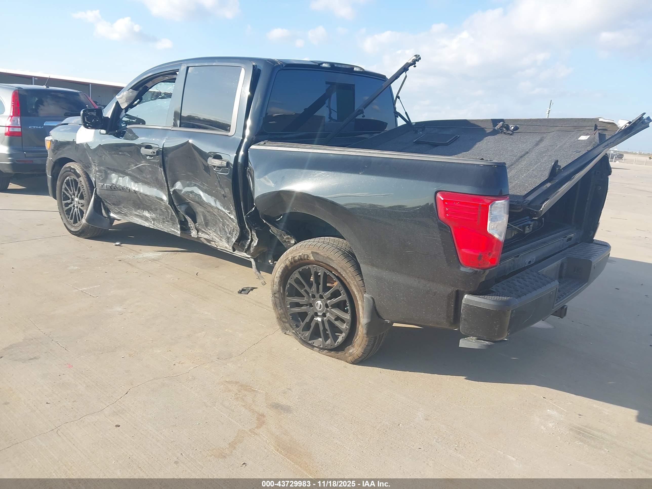 NISSAN TITAN image 3