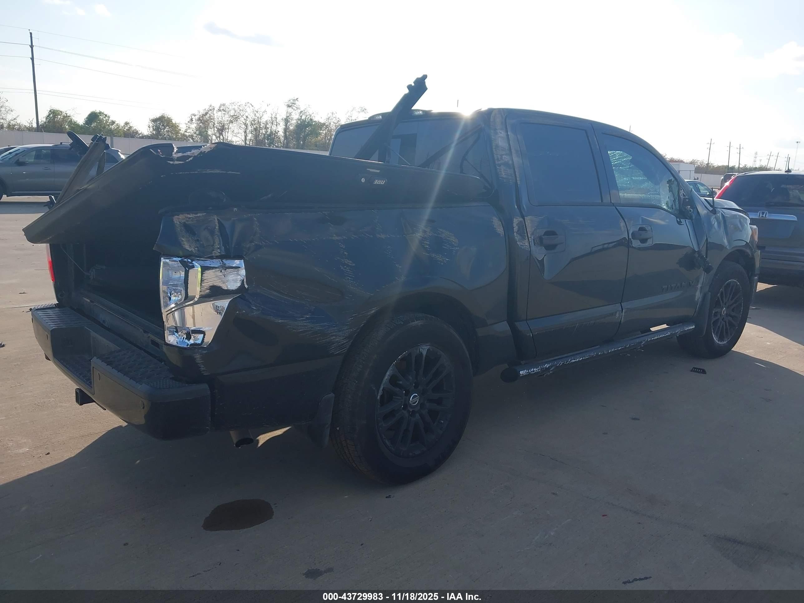 NISSAN TITAN image 4