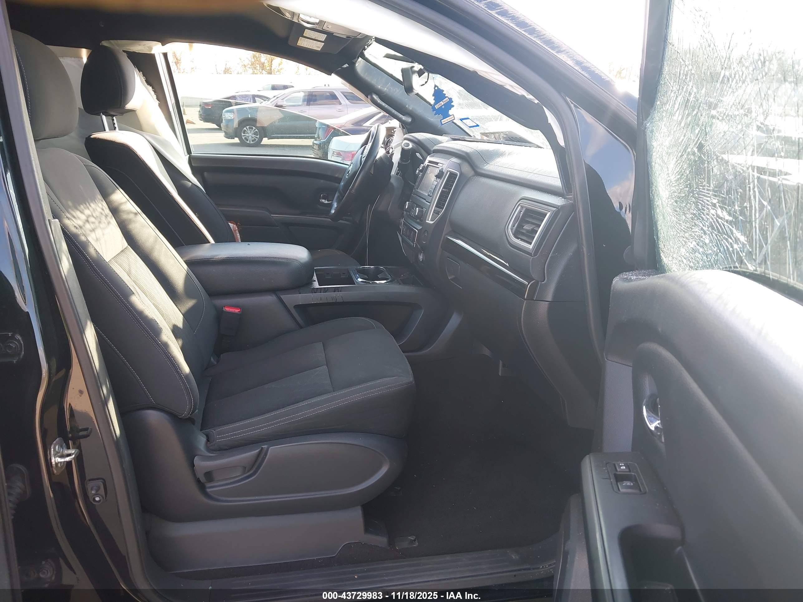 NISSAN TITAN image 5