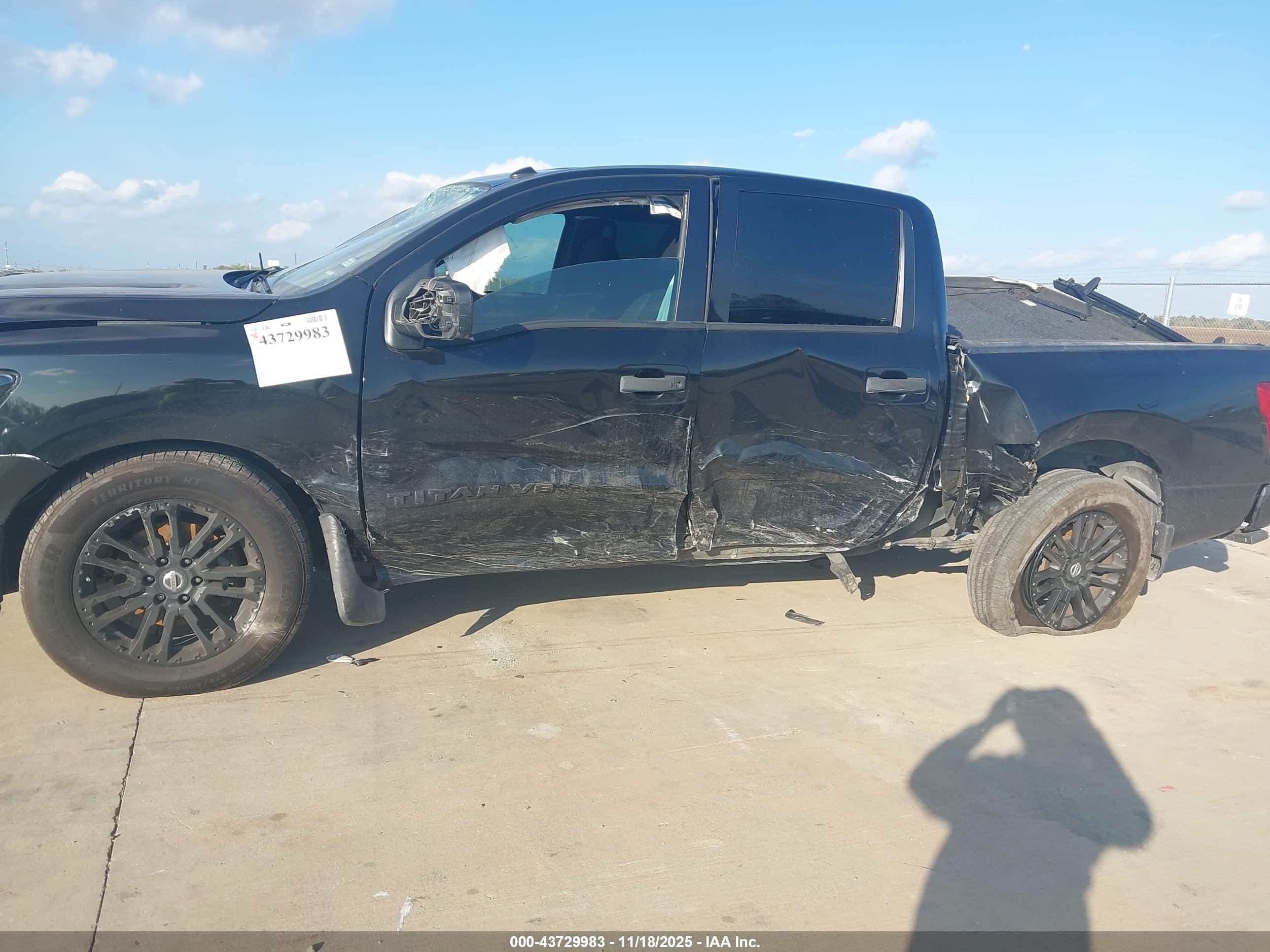 NISSAN TITAN image 6