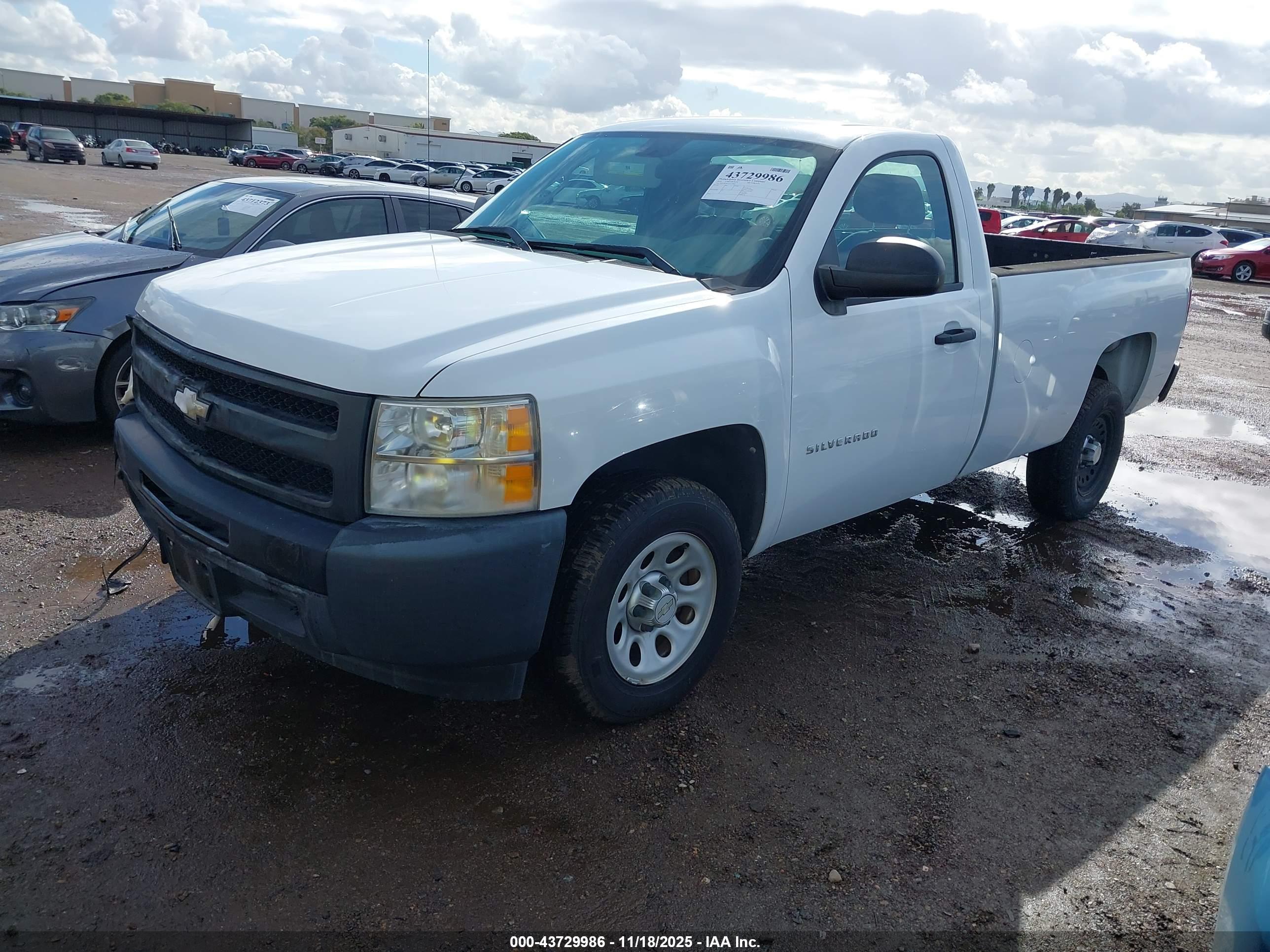 CHEVROLET SILVERADO image 2