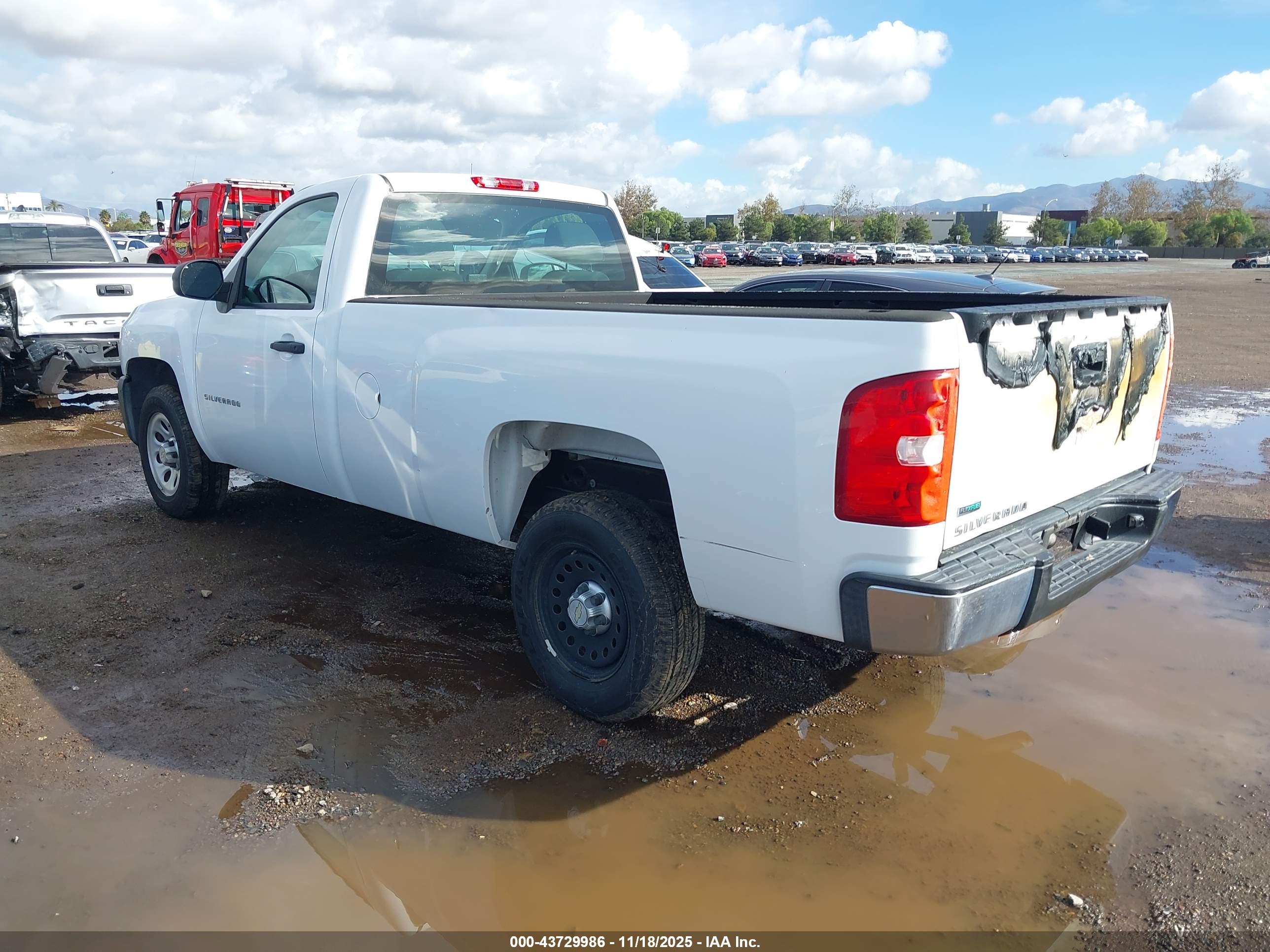 CHEVROLET SILVERADO image 3