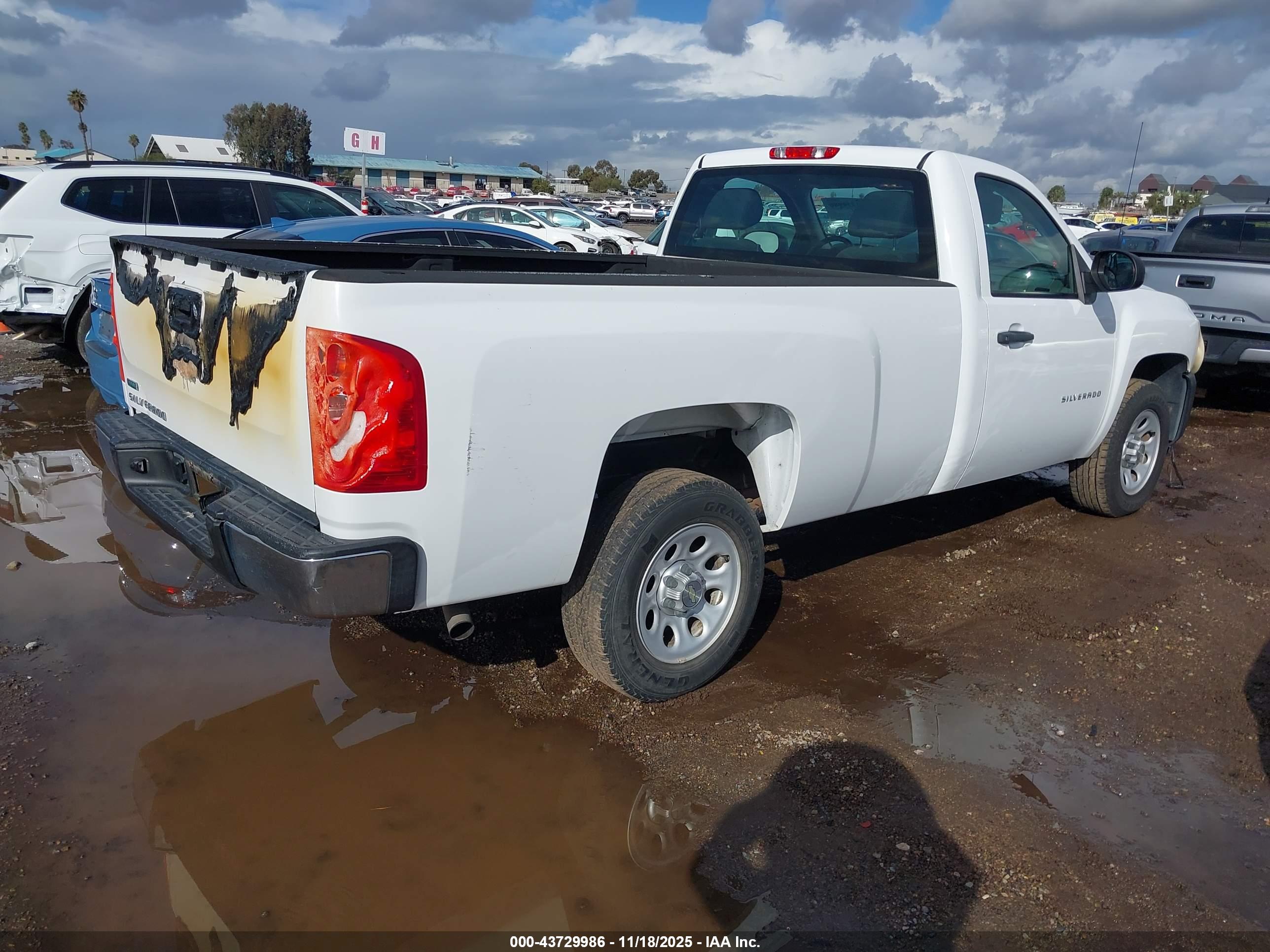 CHEVROLET SILVERADO image 4