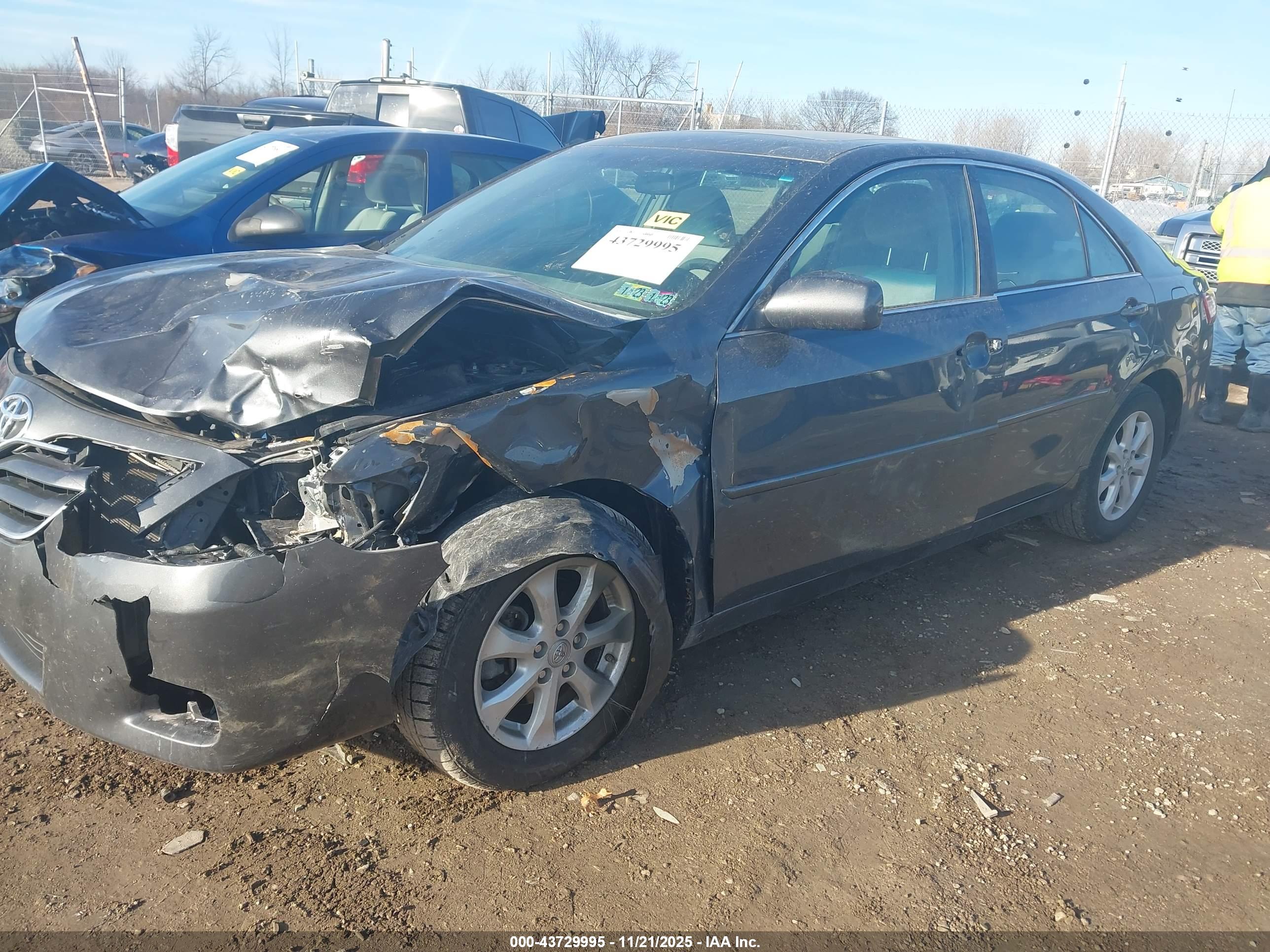 TOYOTA CAMRY image 2