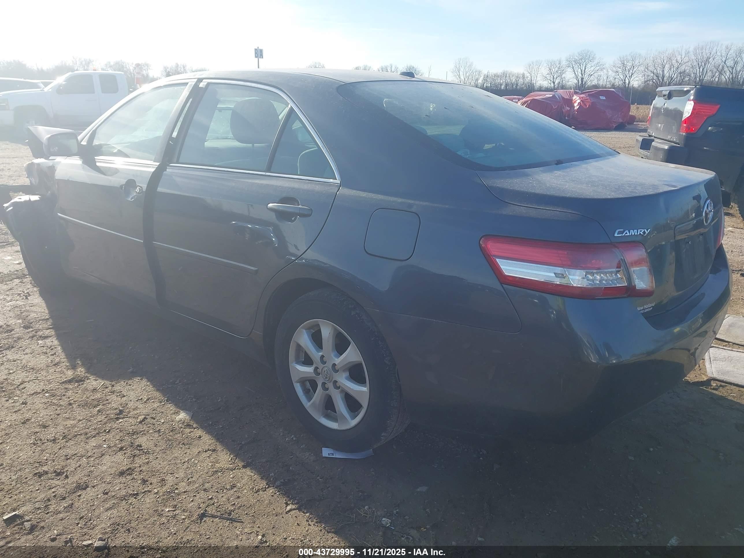 TOYOTA CAMRY image 3