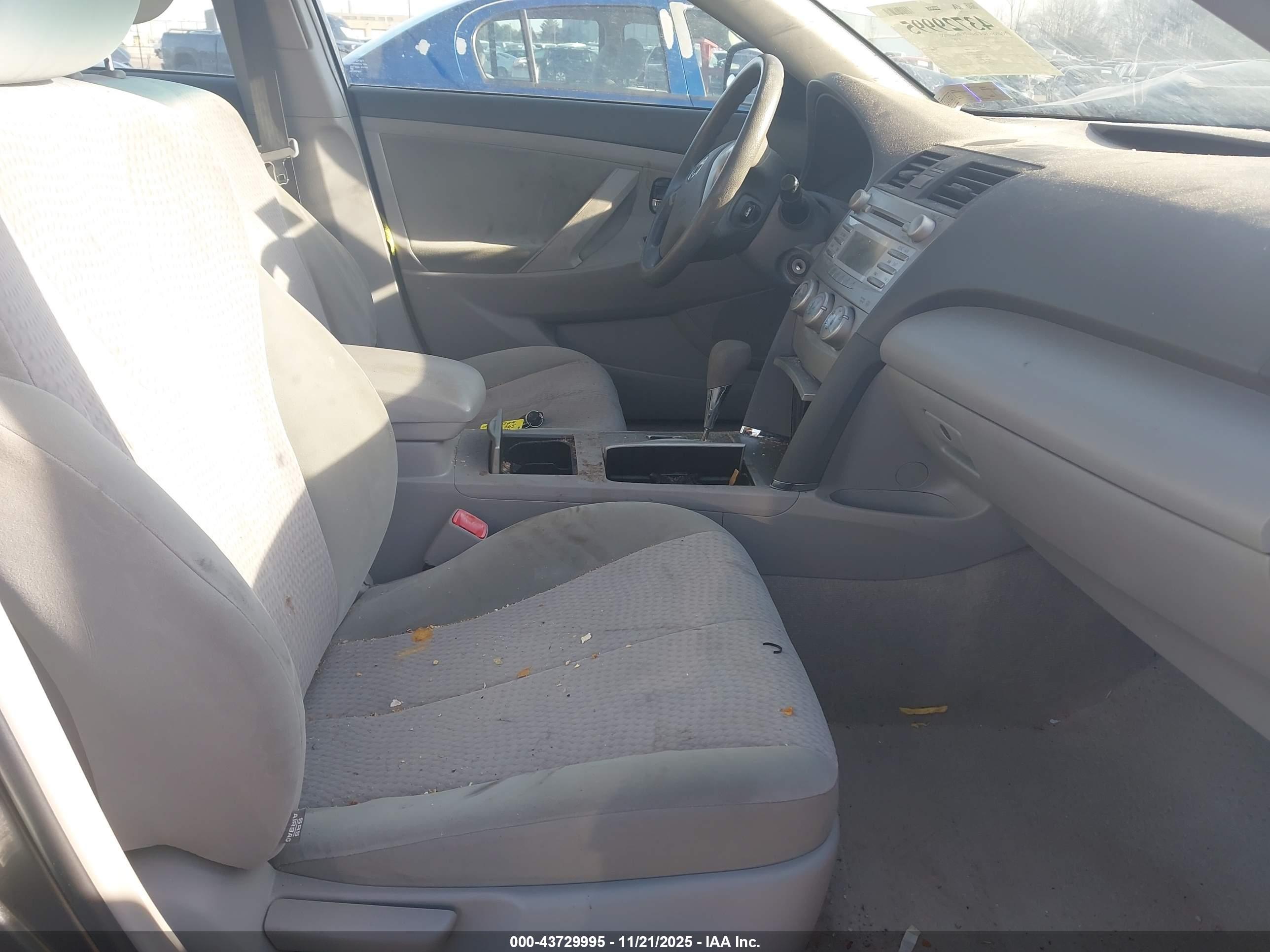 TOYOTA CAMRY image 5
