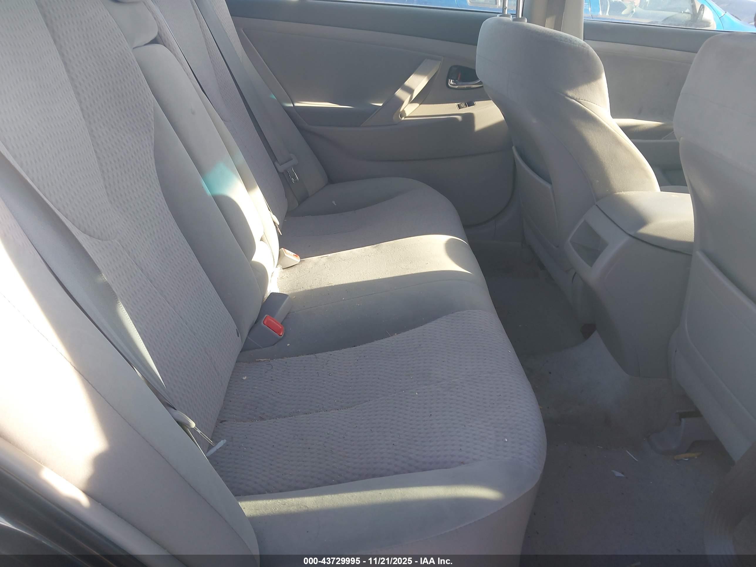 TOYOTA CAMRY image 8