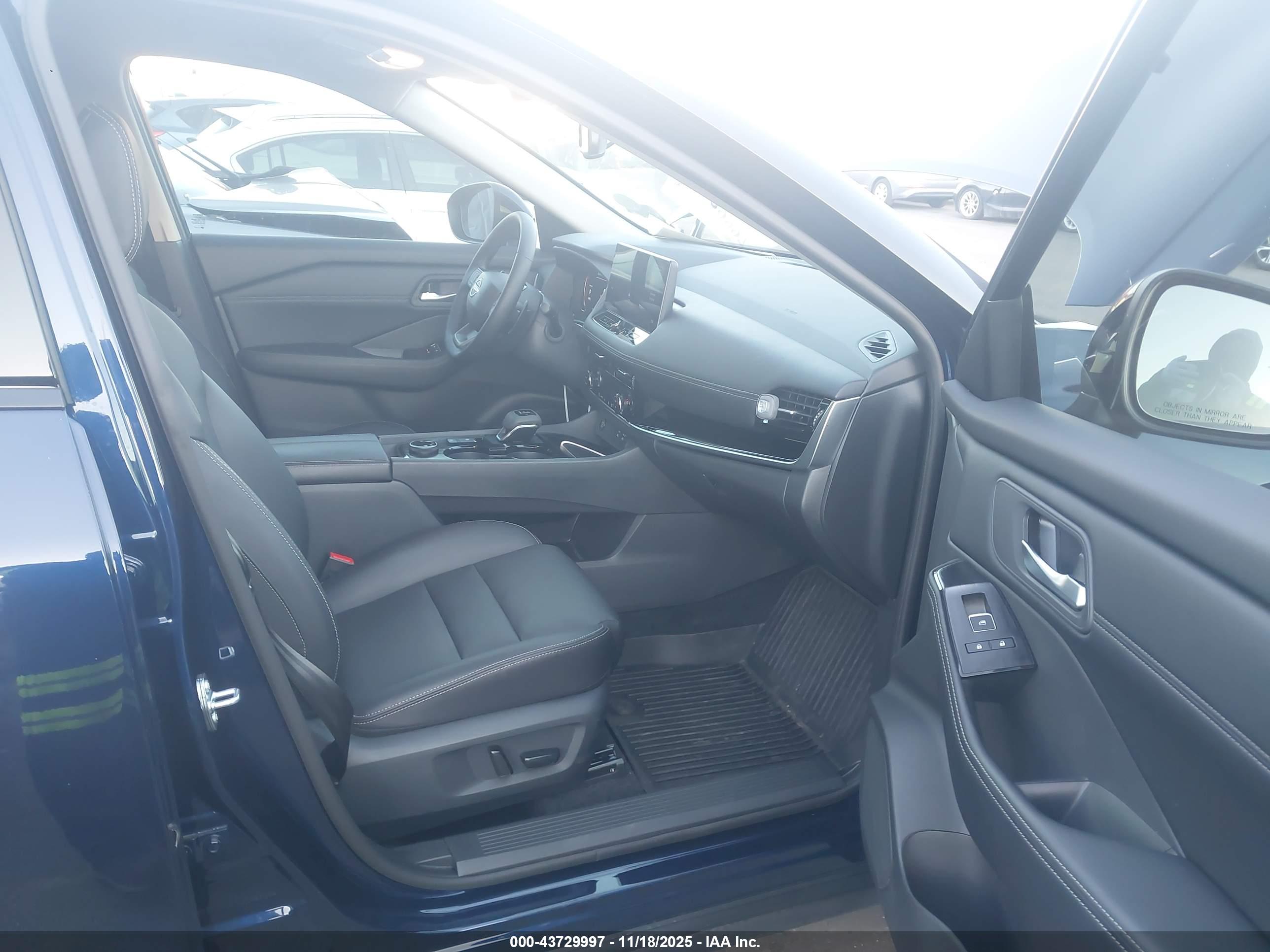 NISSAN ROGUE image 5