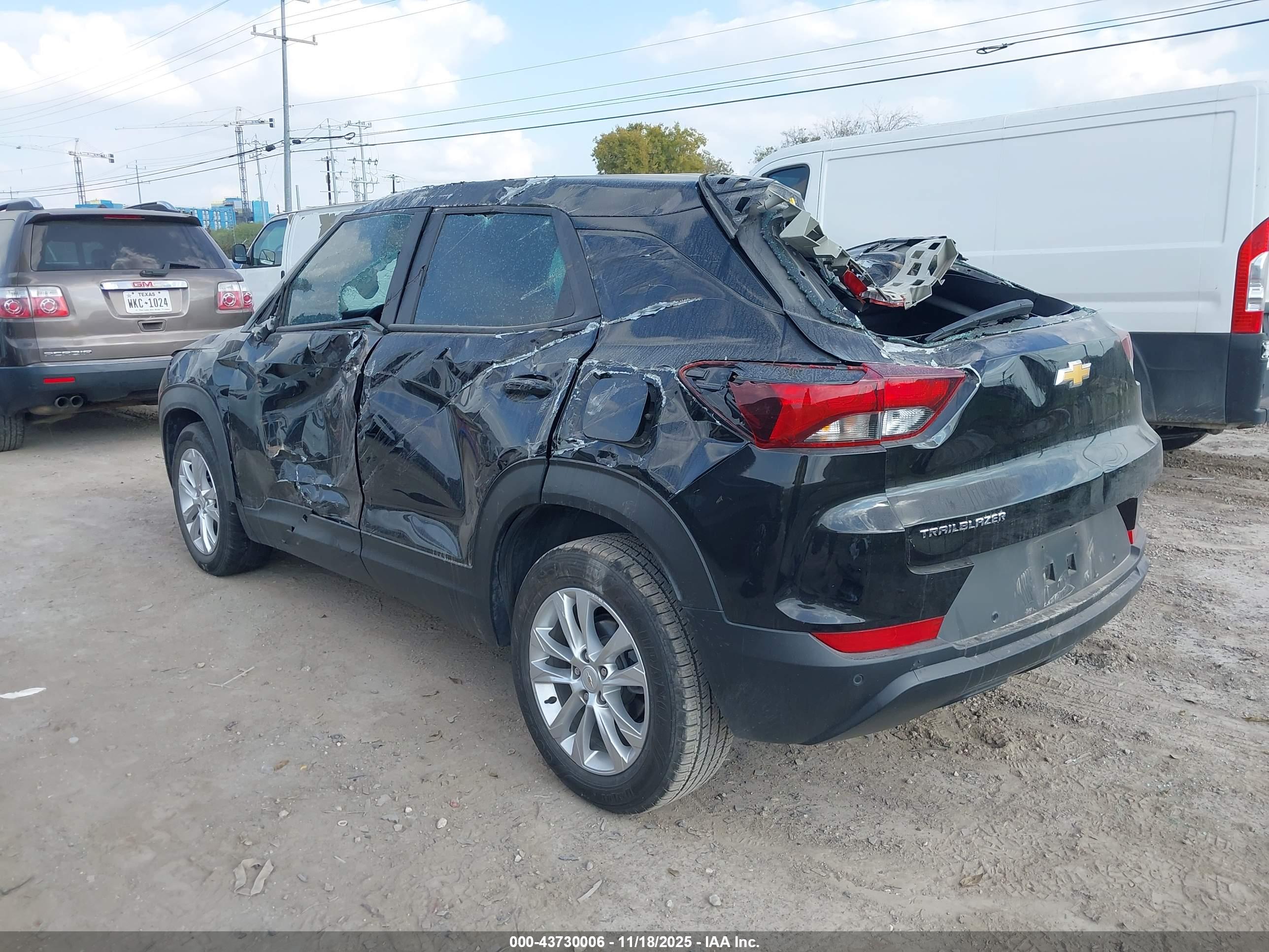 CHEVROLET TRAILBLAZER image 3