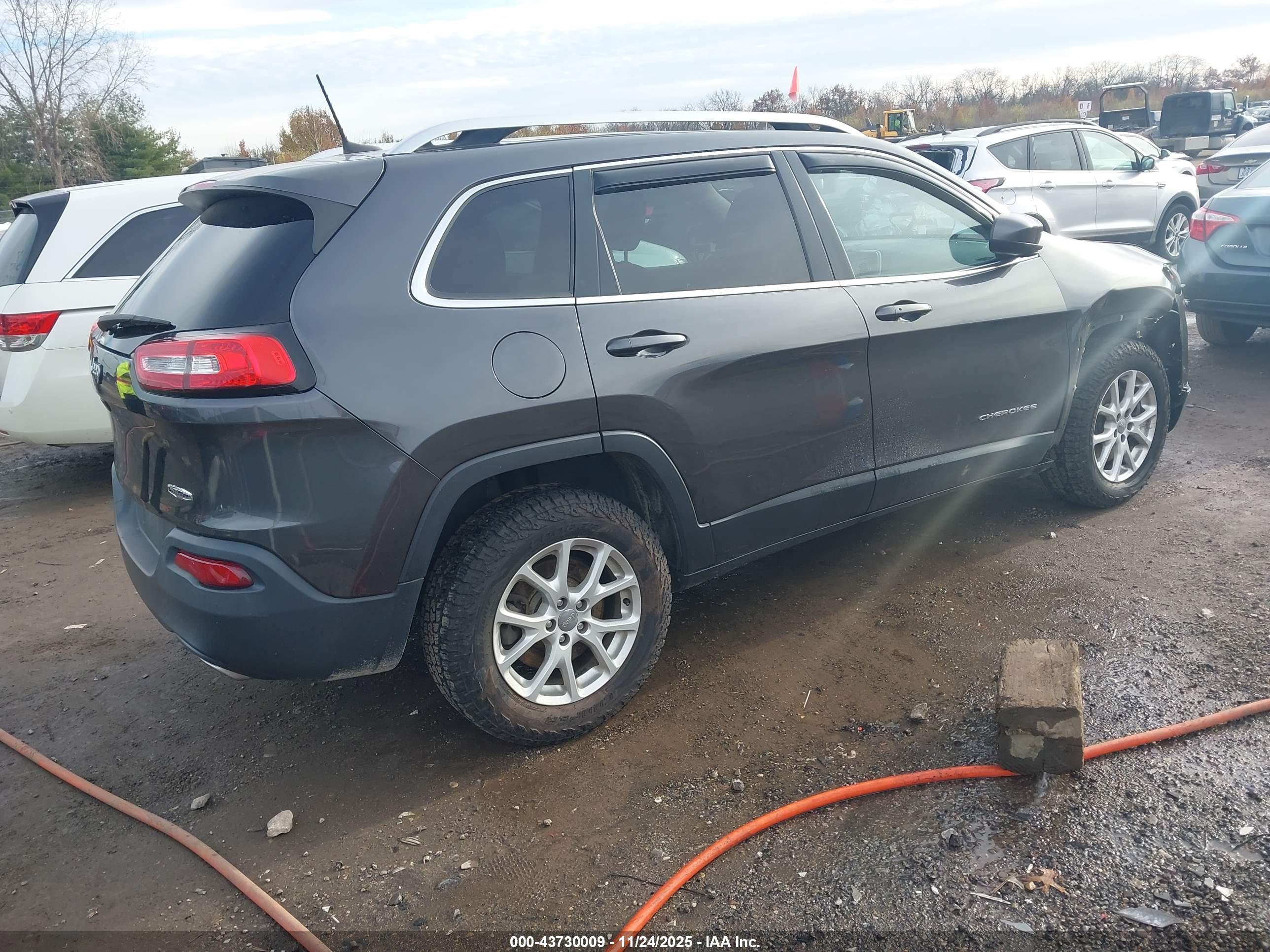 JEEP CHEROKEE image 4