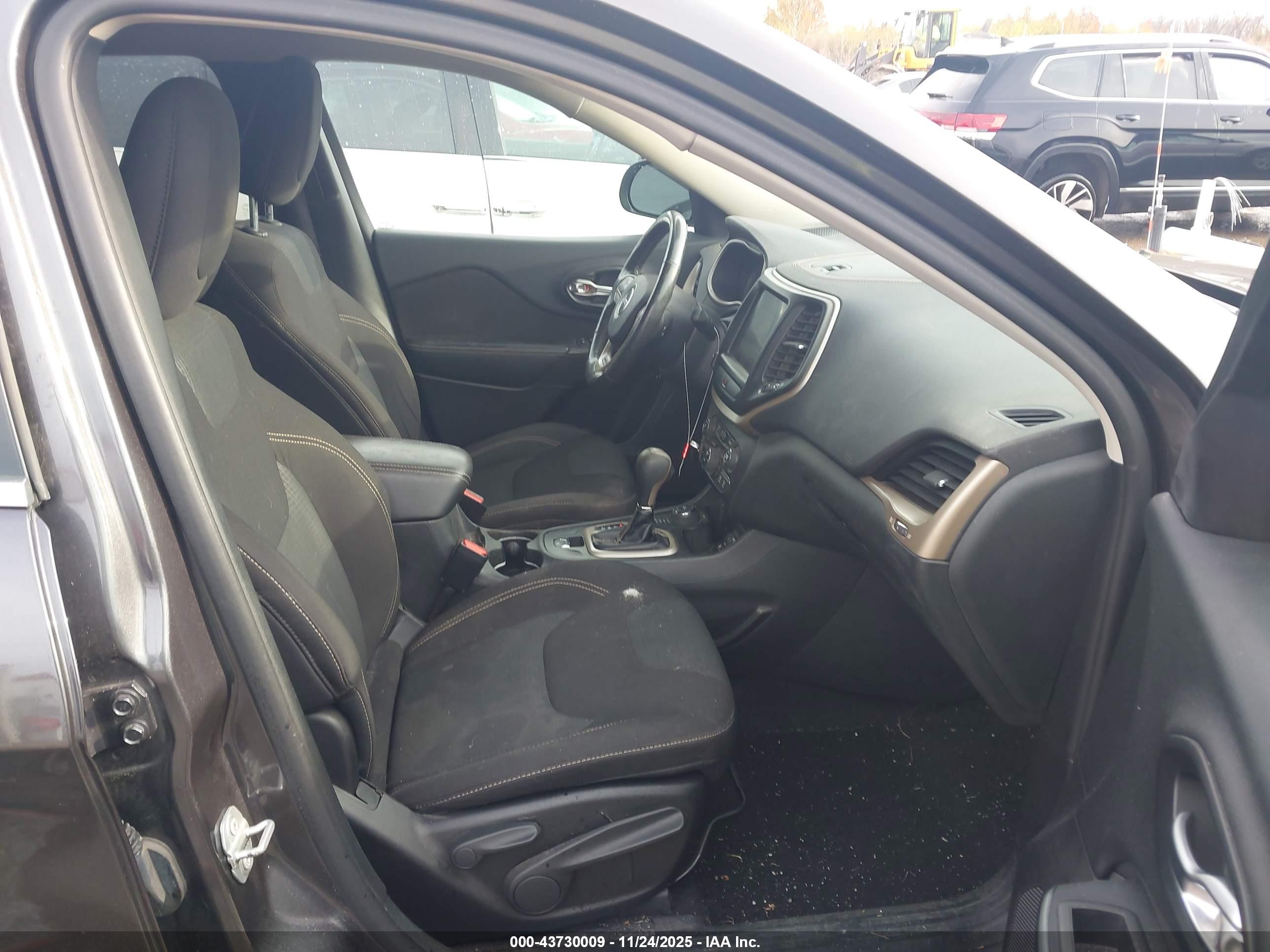 JEEP CHEROKEE image 5