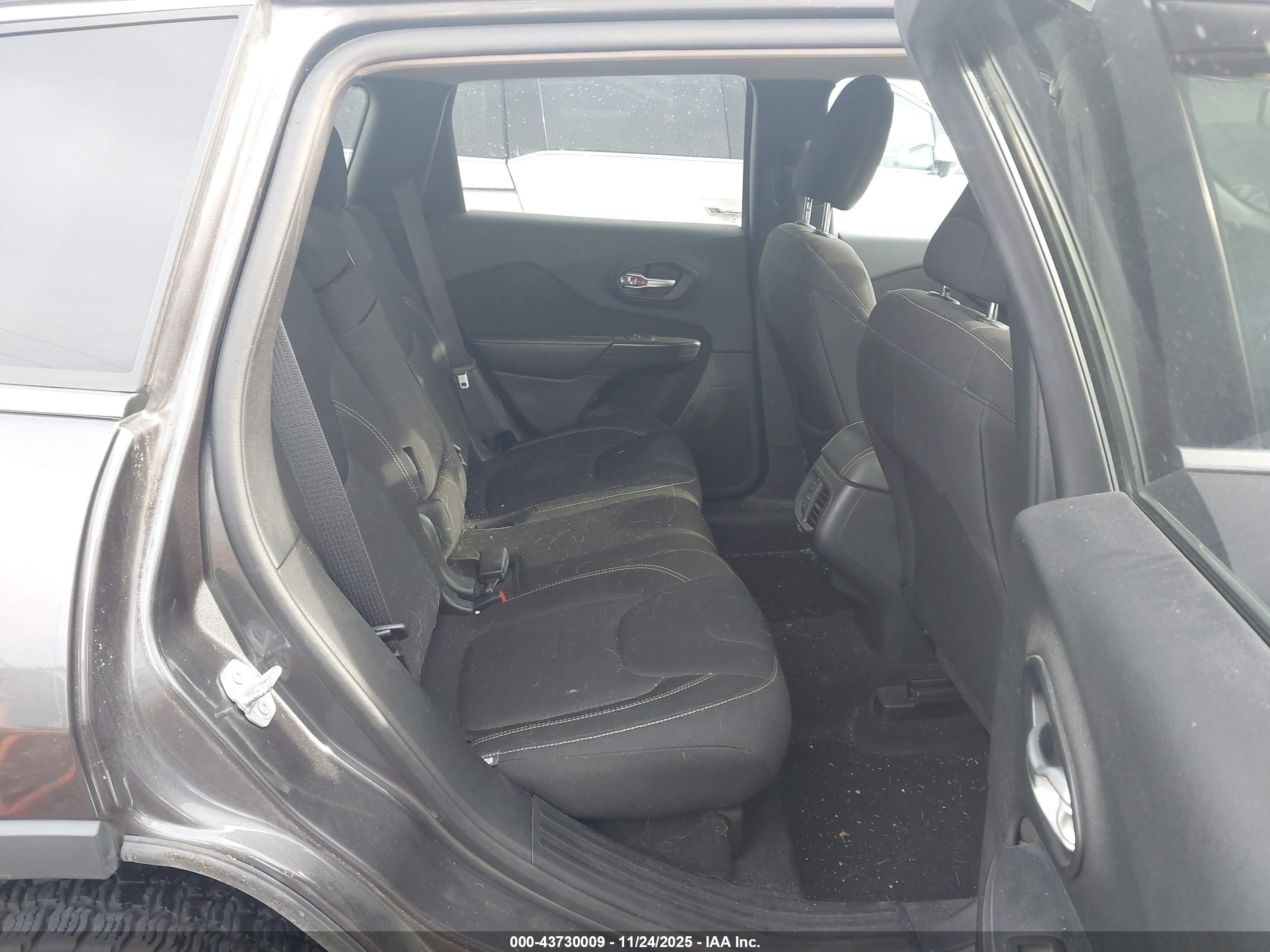 JEEP CHEROKEE image 8