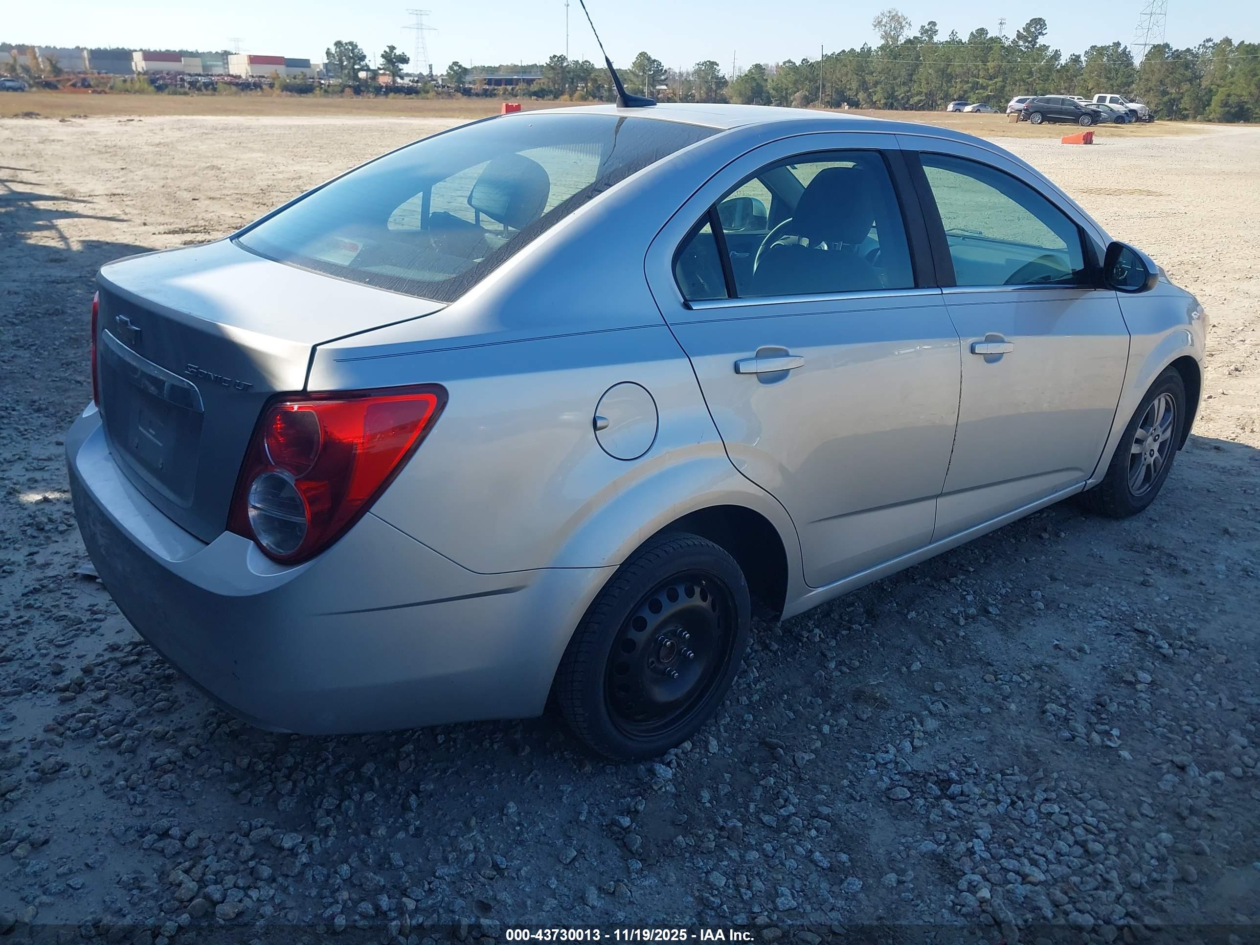 CHEVROLET SONIC image 4
