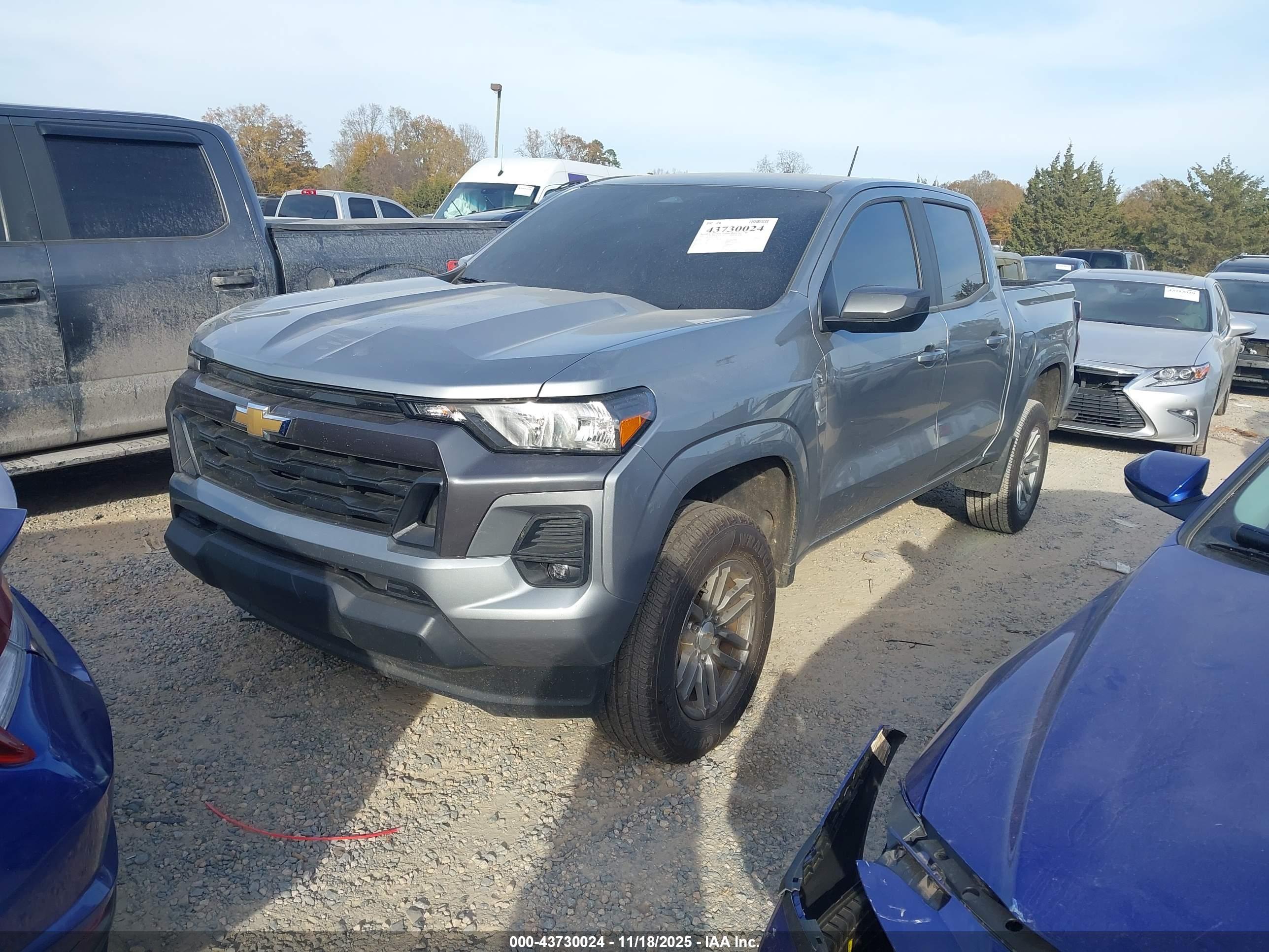 CHEVROLET COLORADO image 2