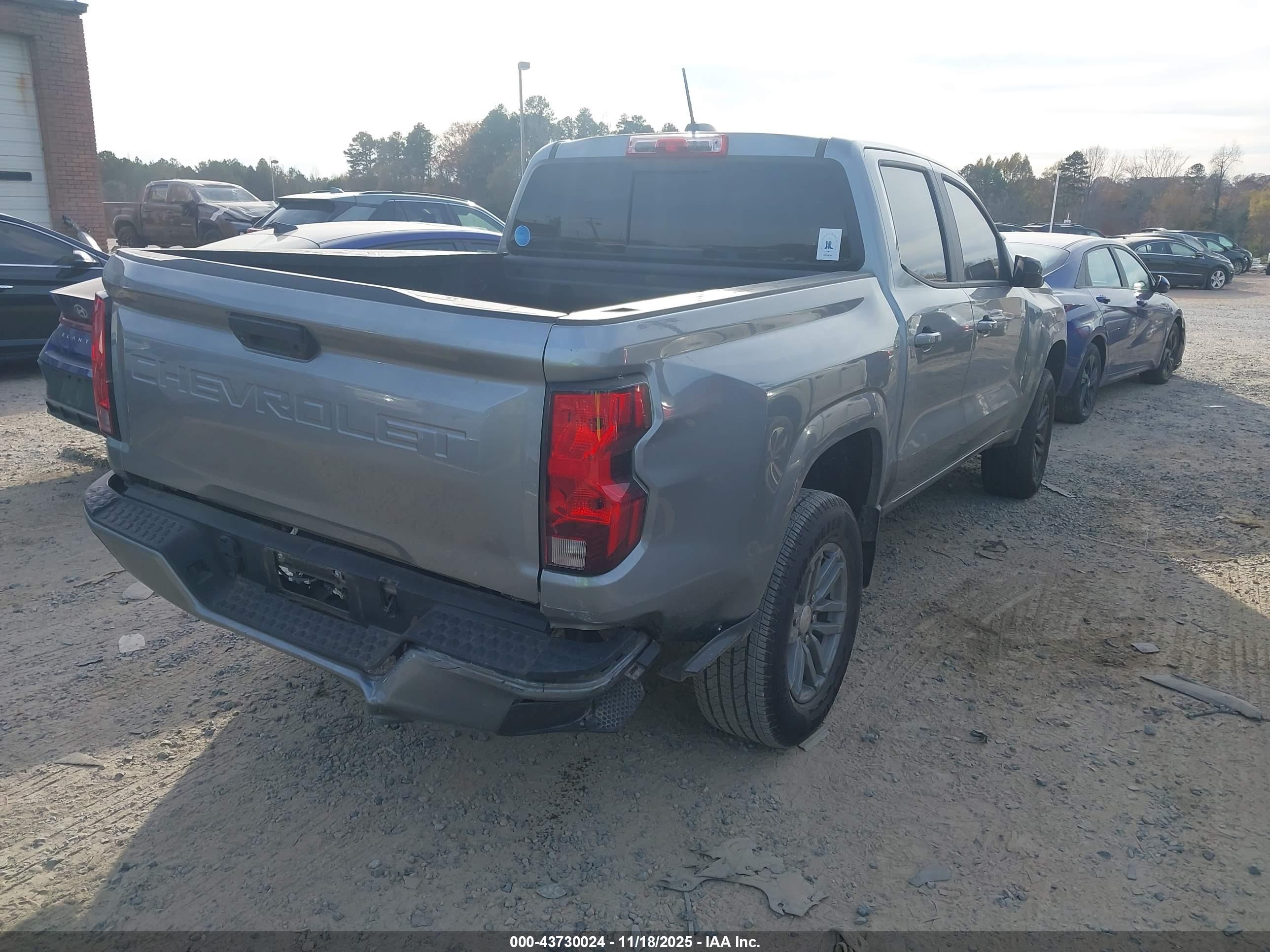 CHEVROLET COLORADO image 4