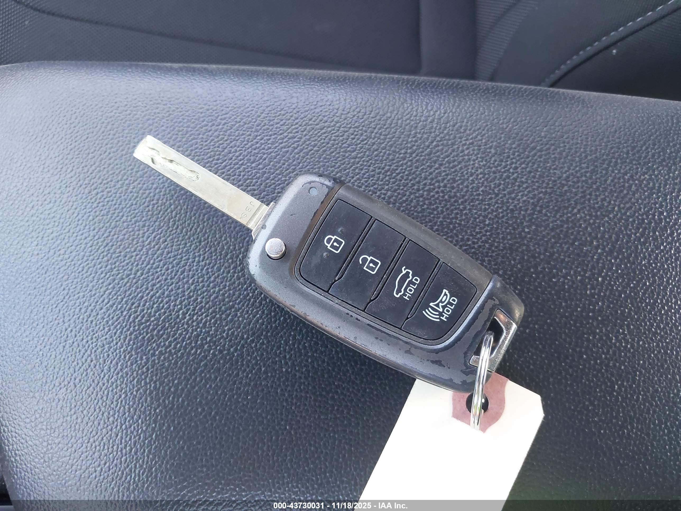 HYUNDAI ELANTRA image 11