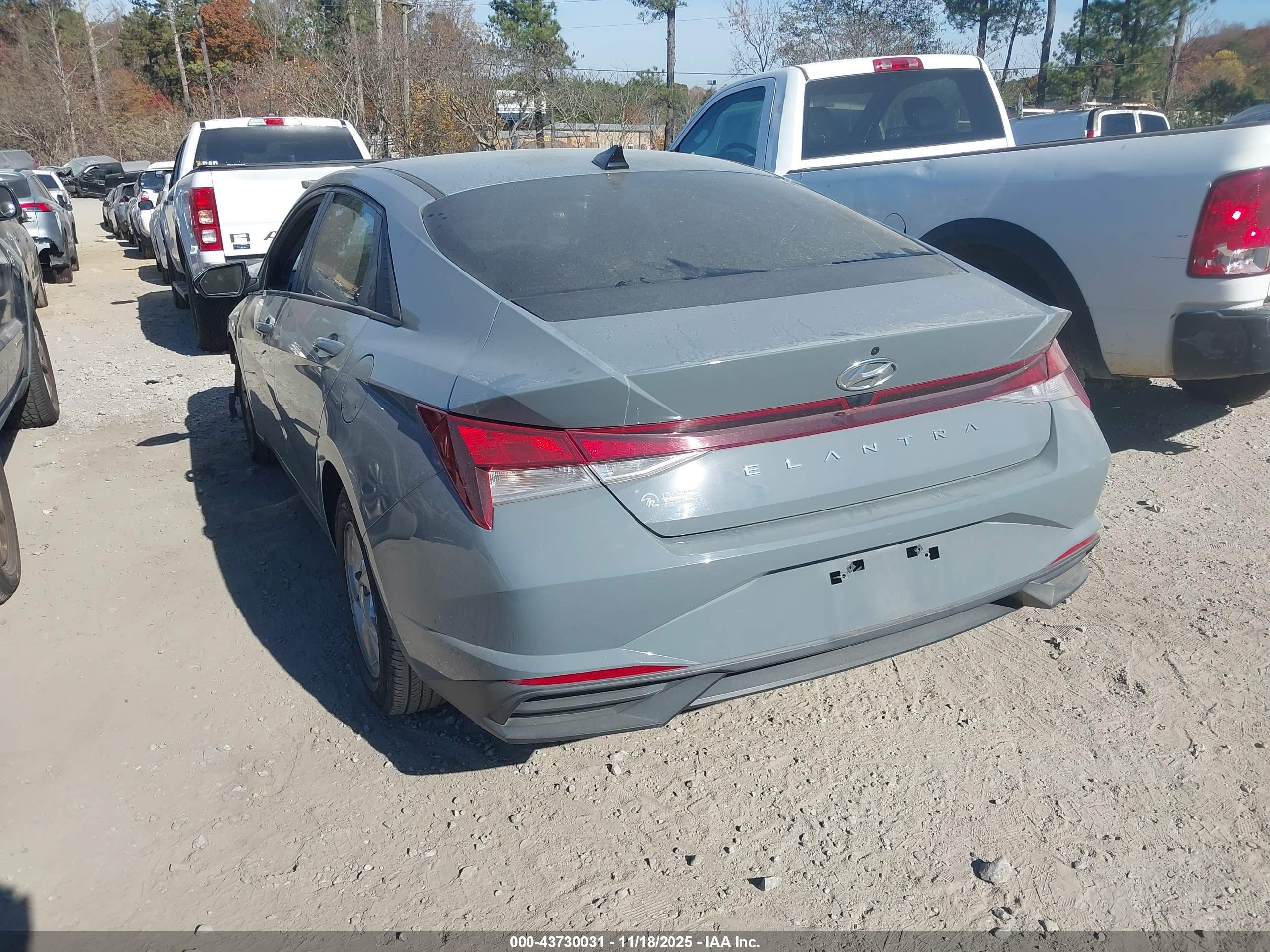 HYUNDAI ELANTRA image 3